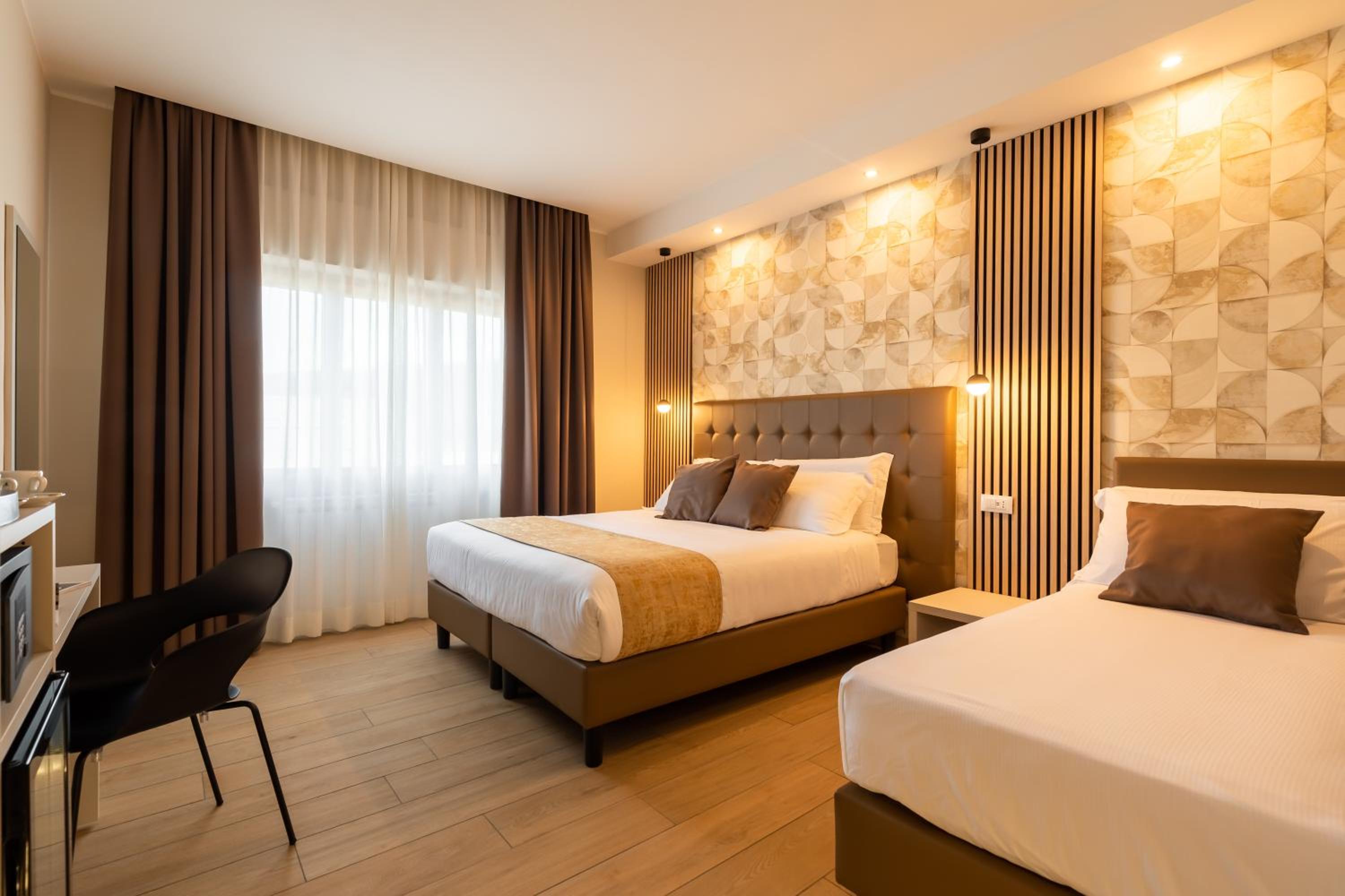 Deluxe Triple Room photo 3