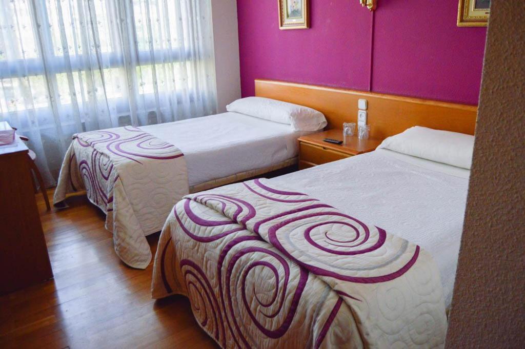 Habitación Estándar con Dos Camas y Baño Compartido