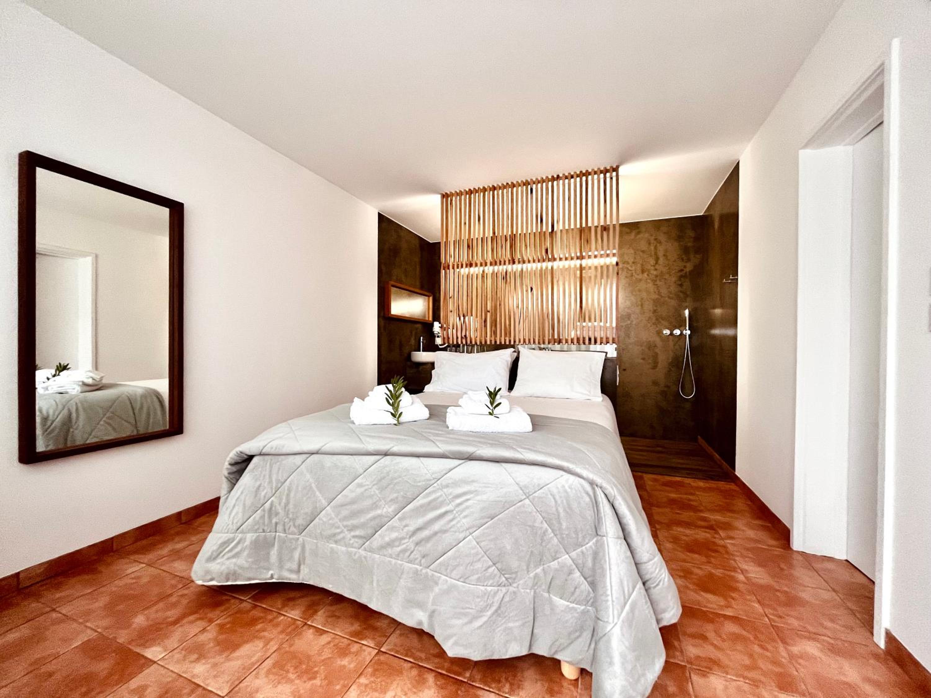 Deluxe Room - Photo 3