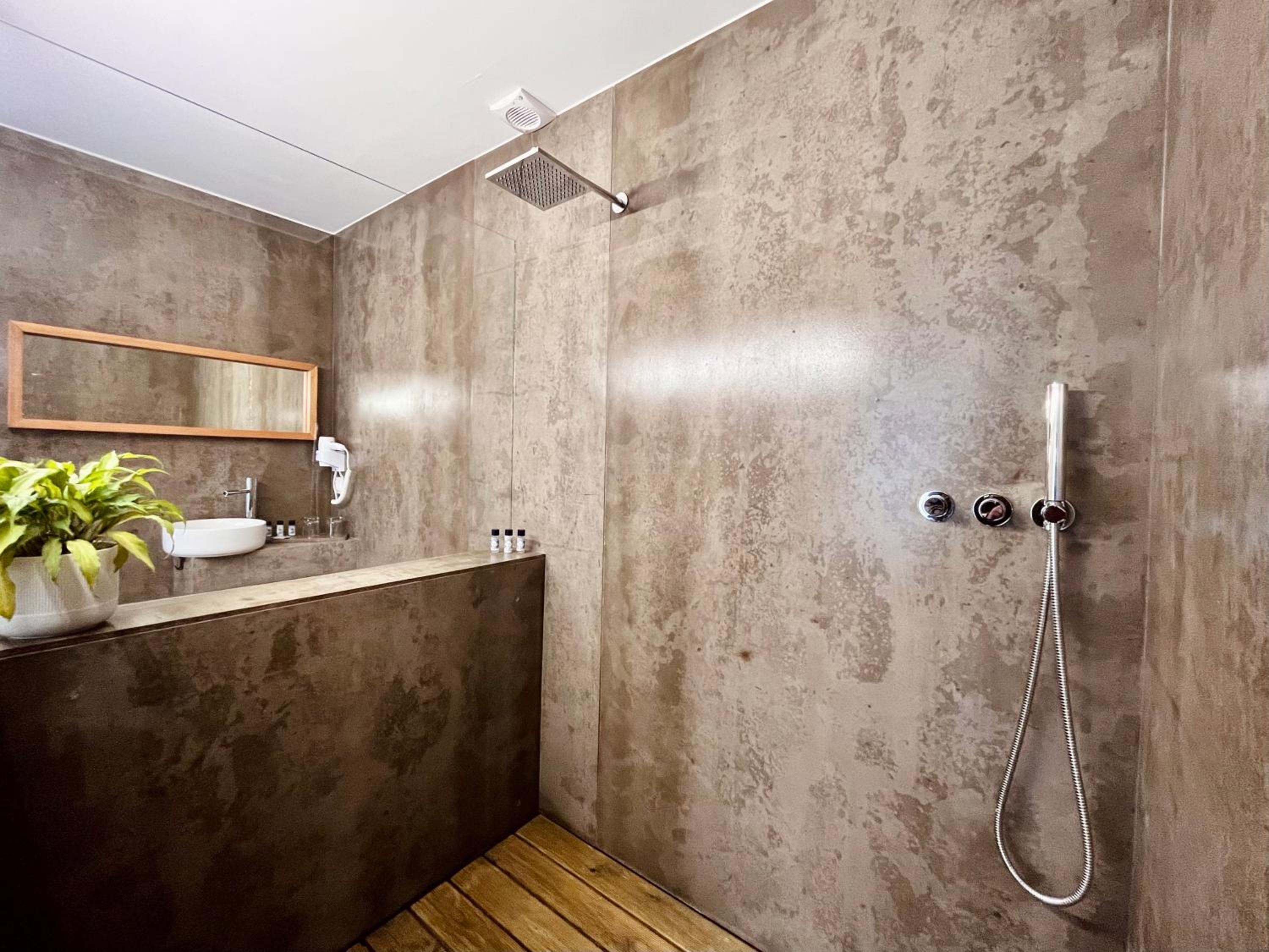 Deluxe Room - Photo 4