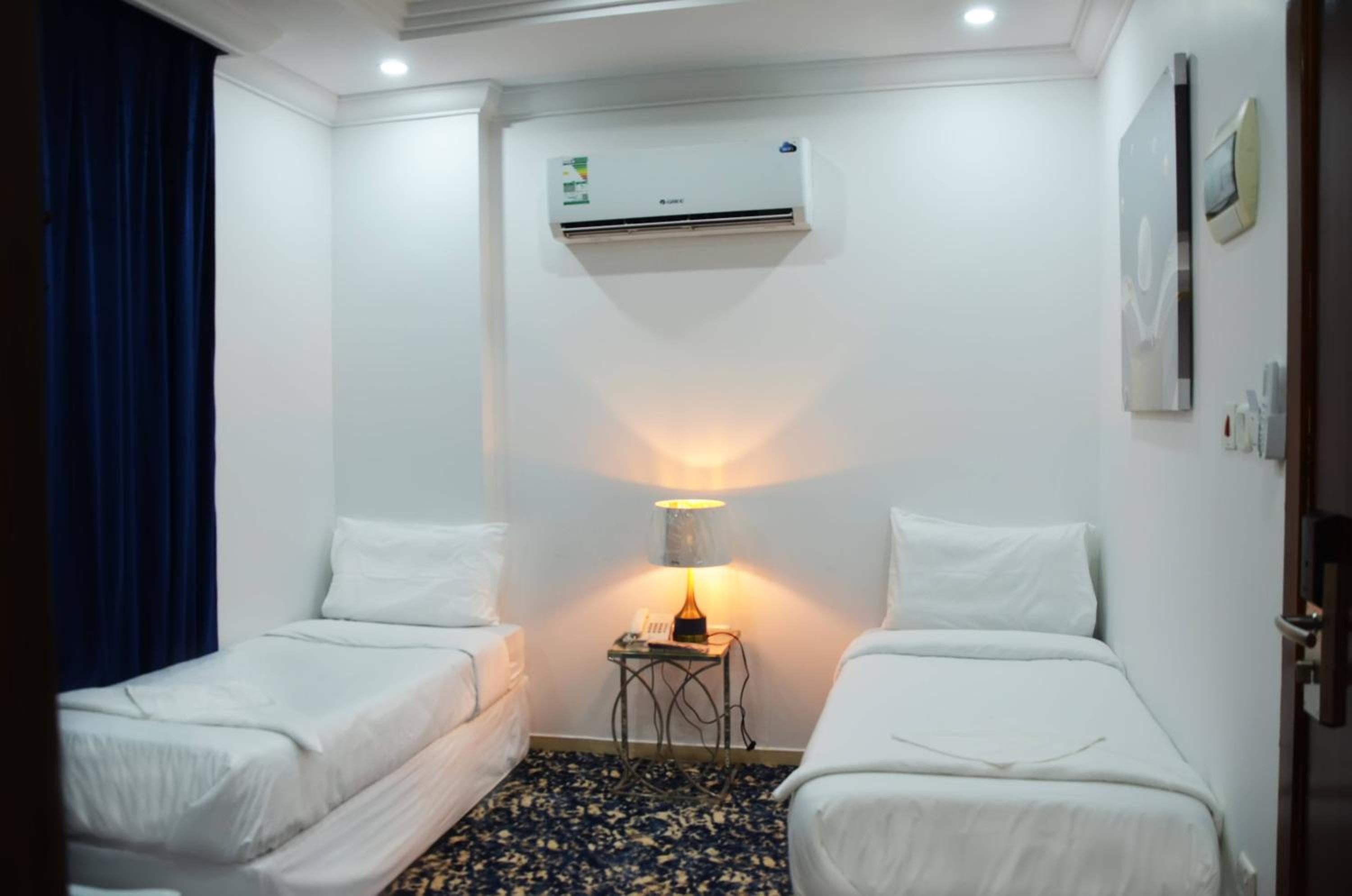 Deluxe Twin Room photo 3