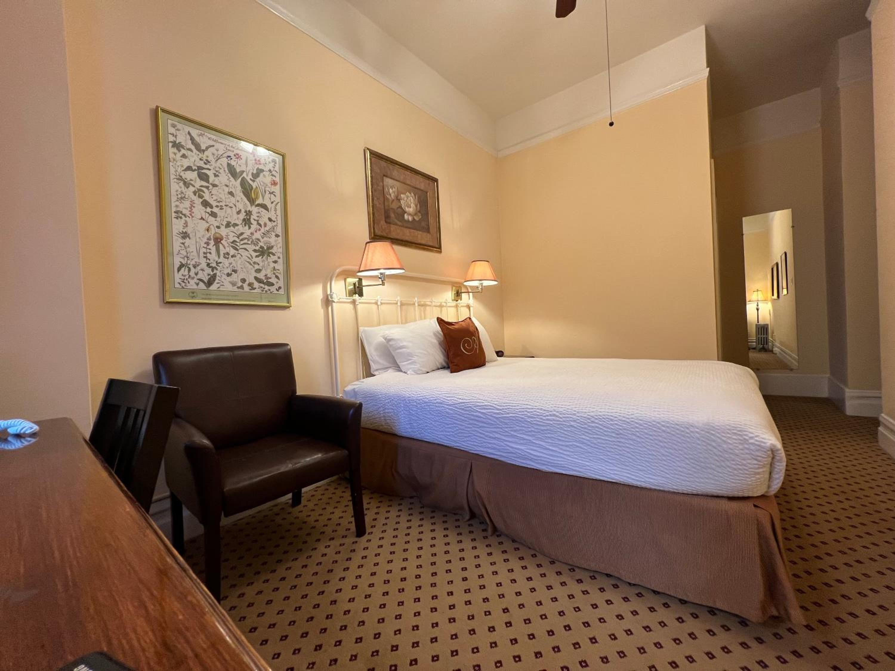 Queen Room - Photo 1