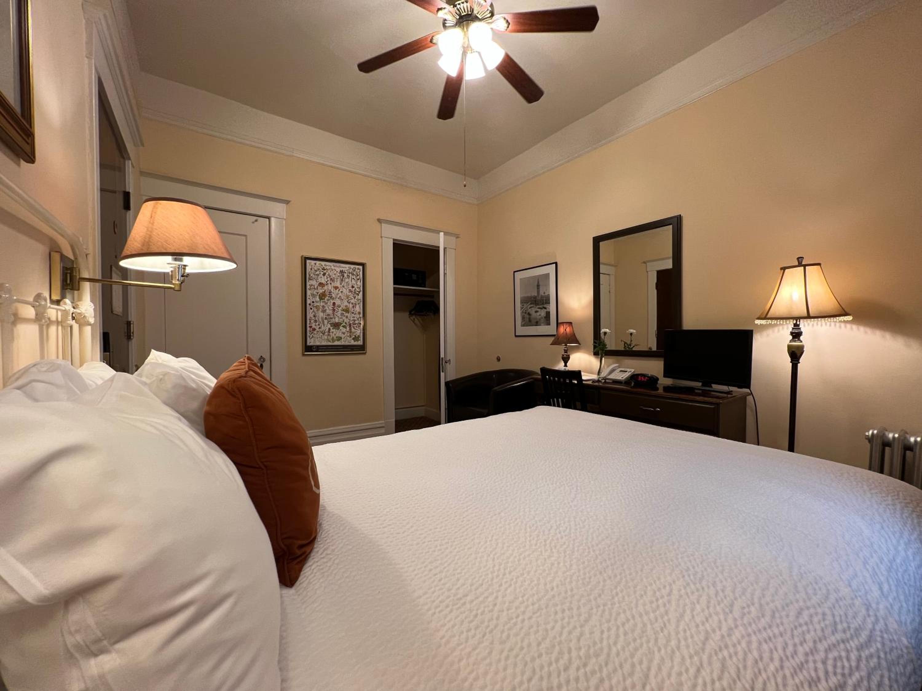 Queen Room - Photo 4