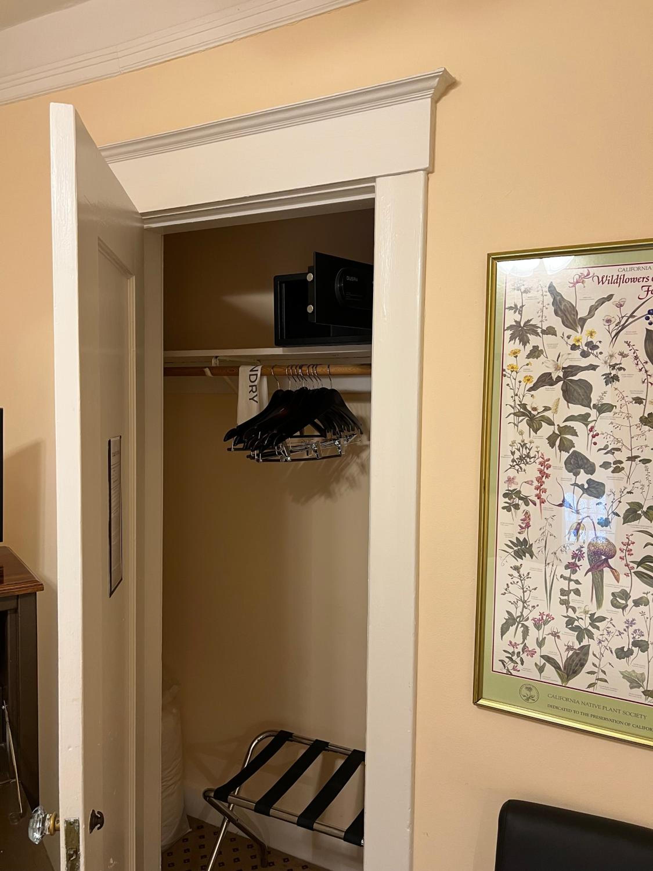 Queen Room - Photo 6