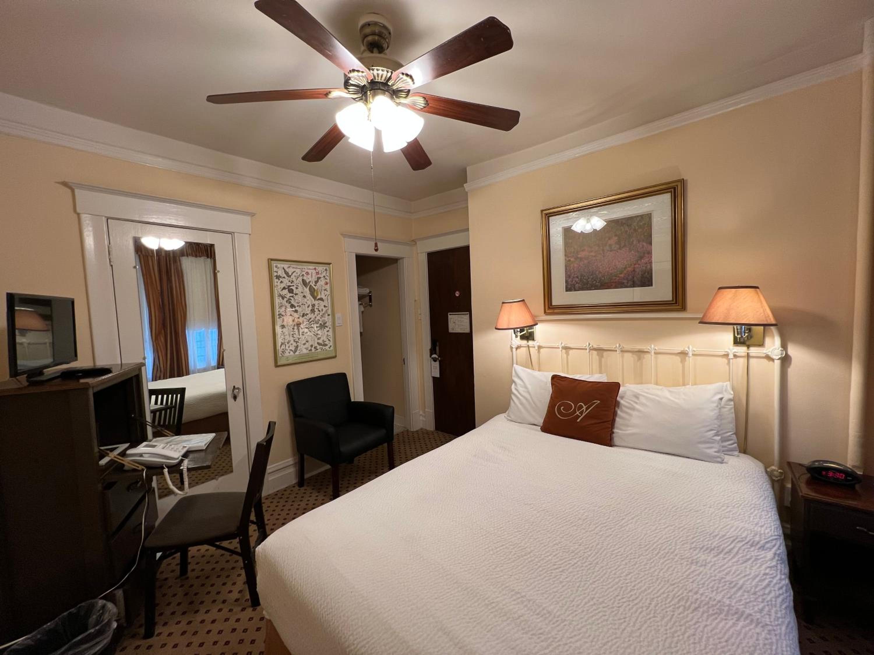Queen Room - Photo 5