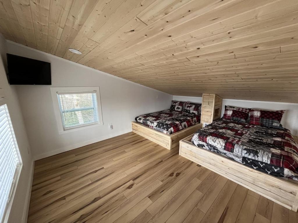 Three-Bedroom House photo 3