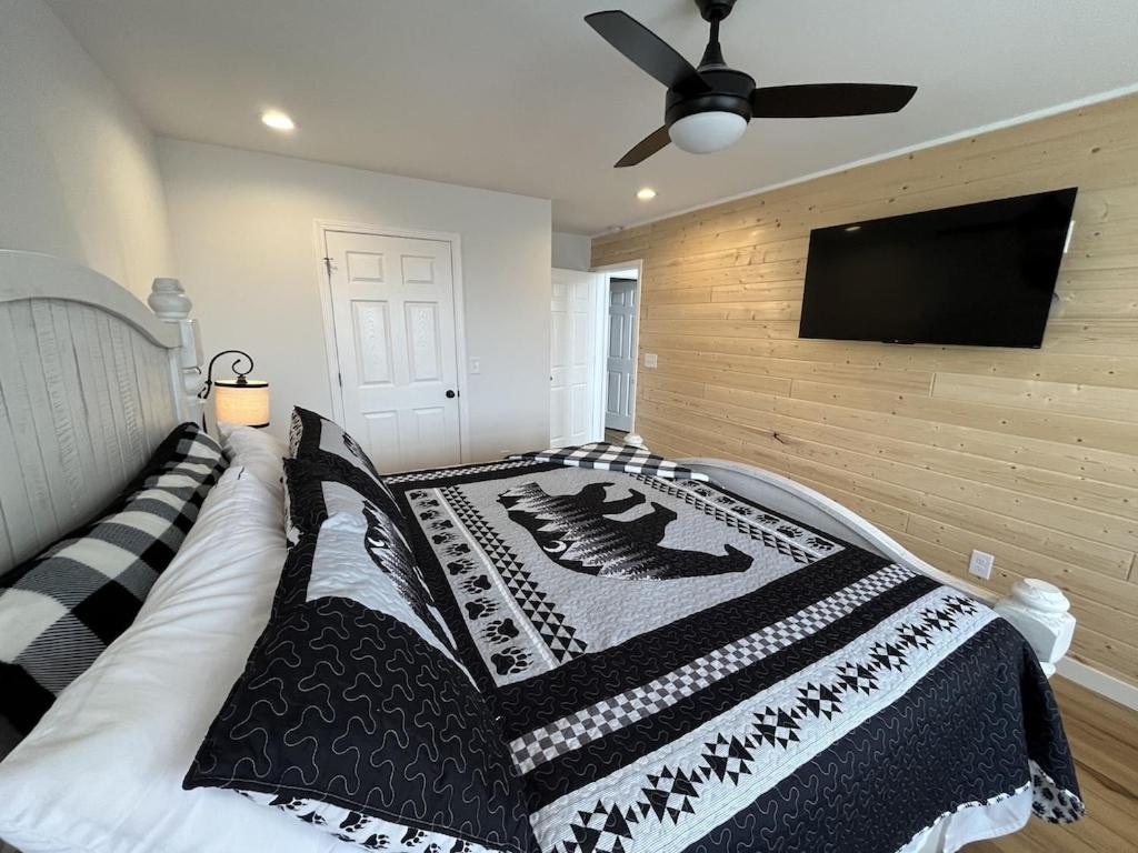 Three-Bedroom House photo 2