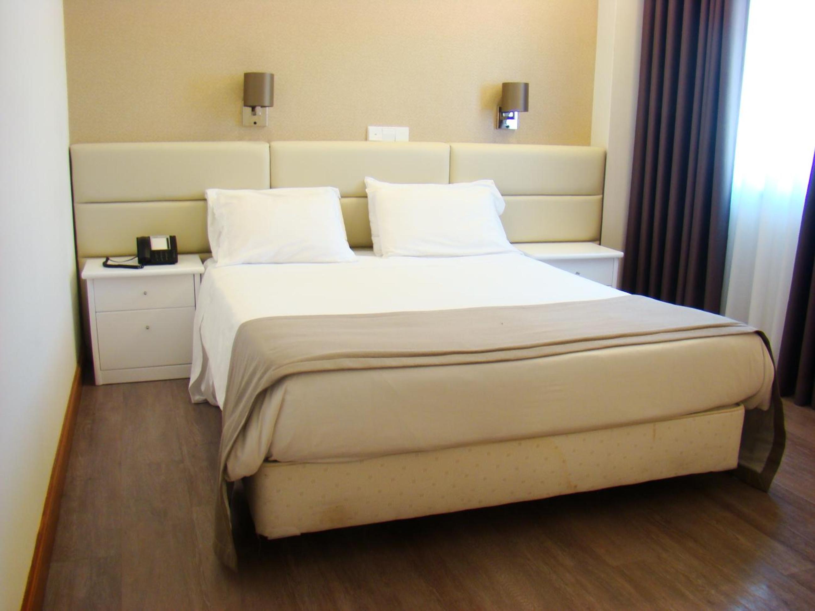 Double or Twin Room - Photo 5