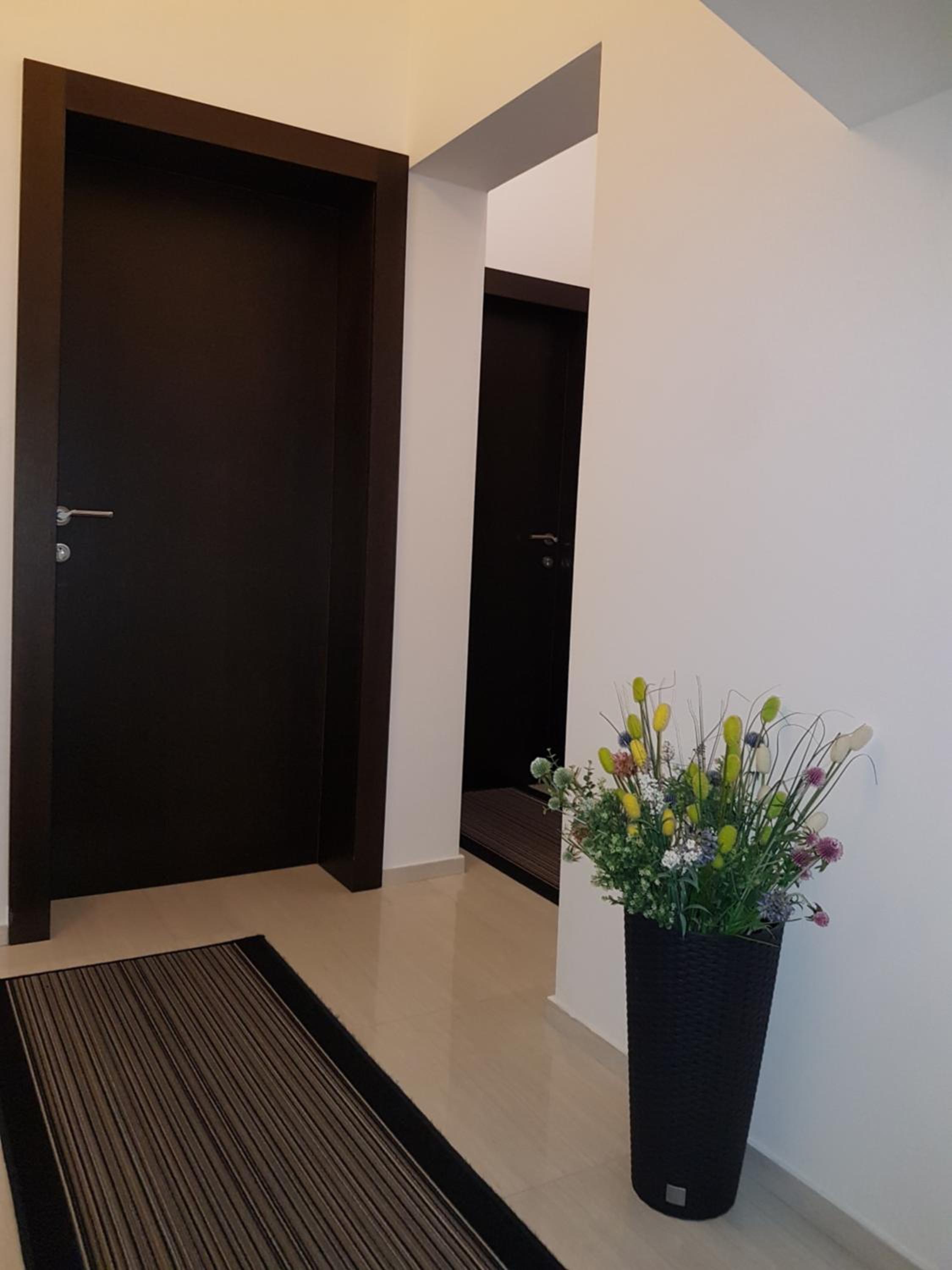 Deluxe Double Room with Balcony - Photo 11