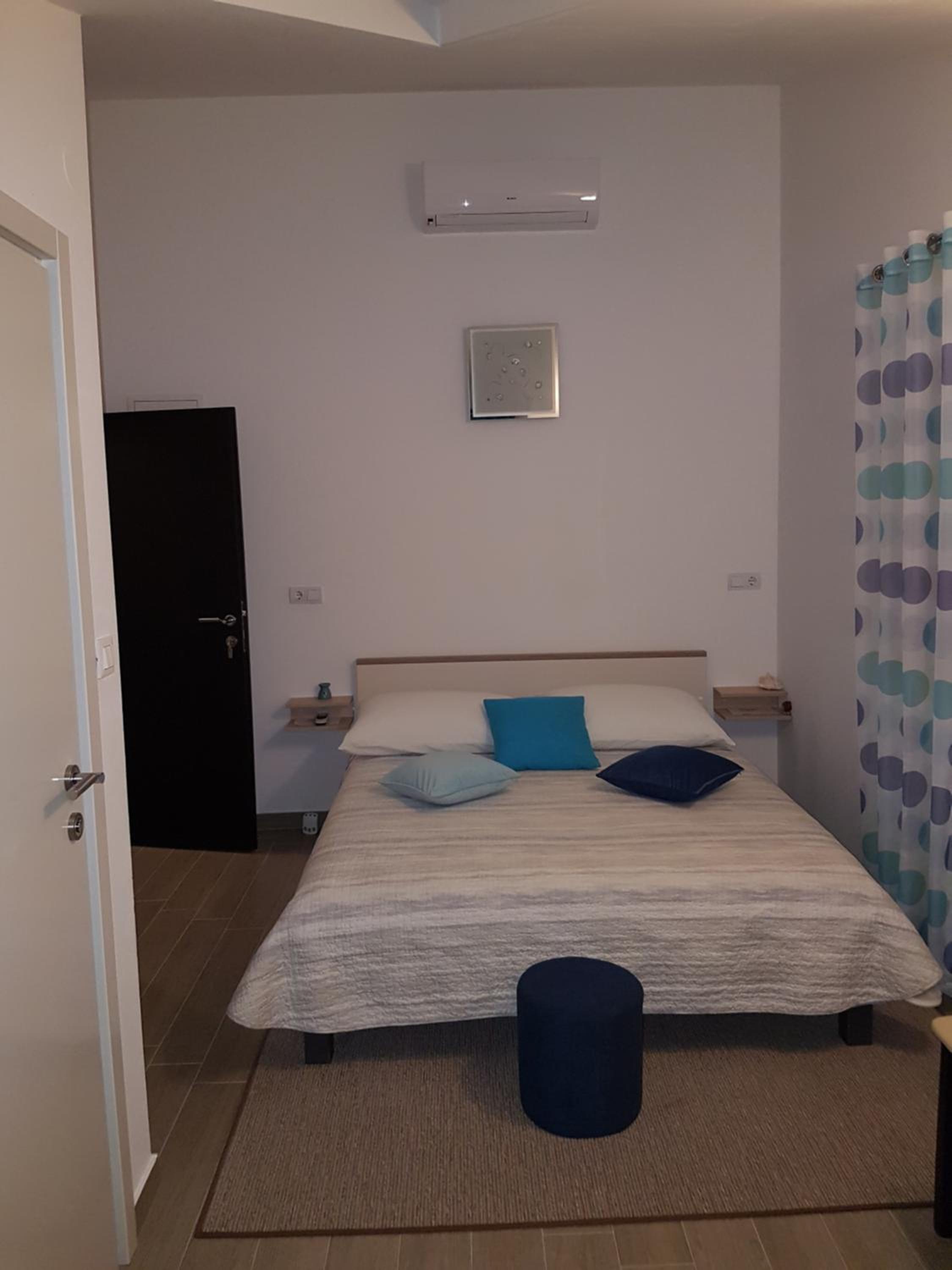 Deluxe Double Room with Balcony - Photo 7