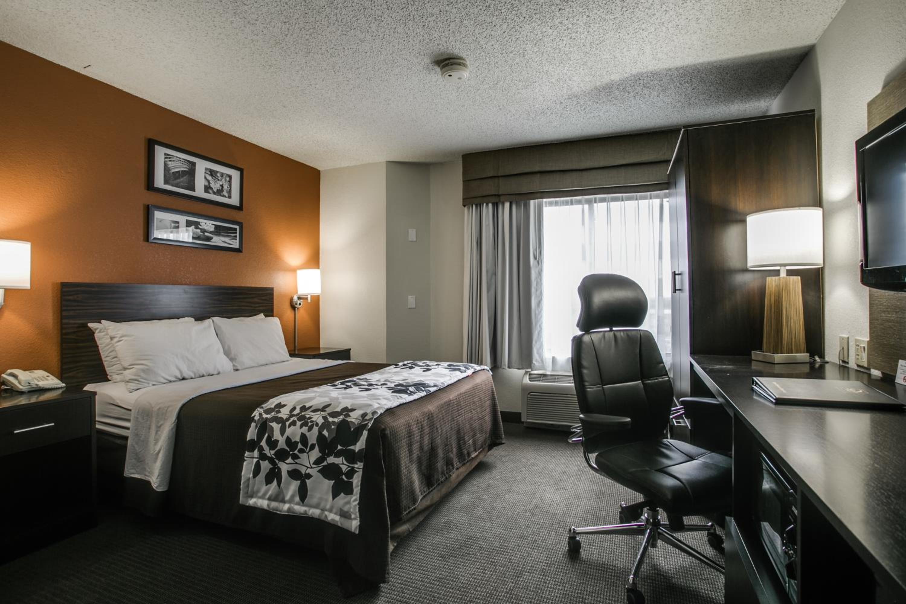 Standard King Room - Non-Smoking  - Photo 1