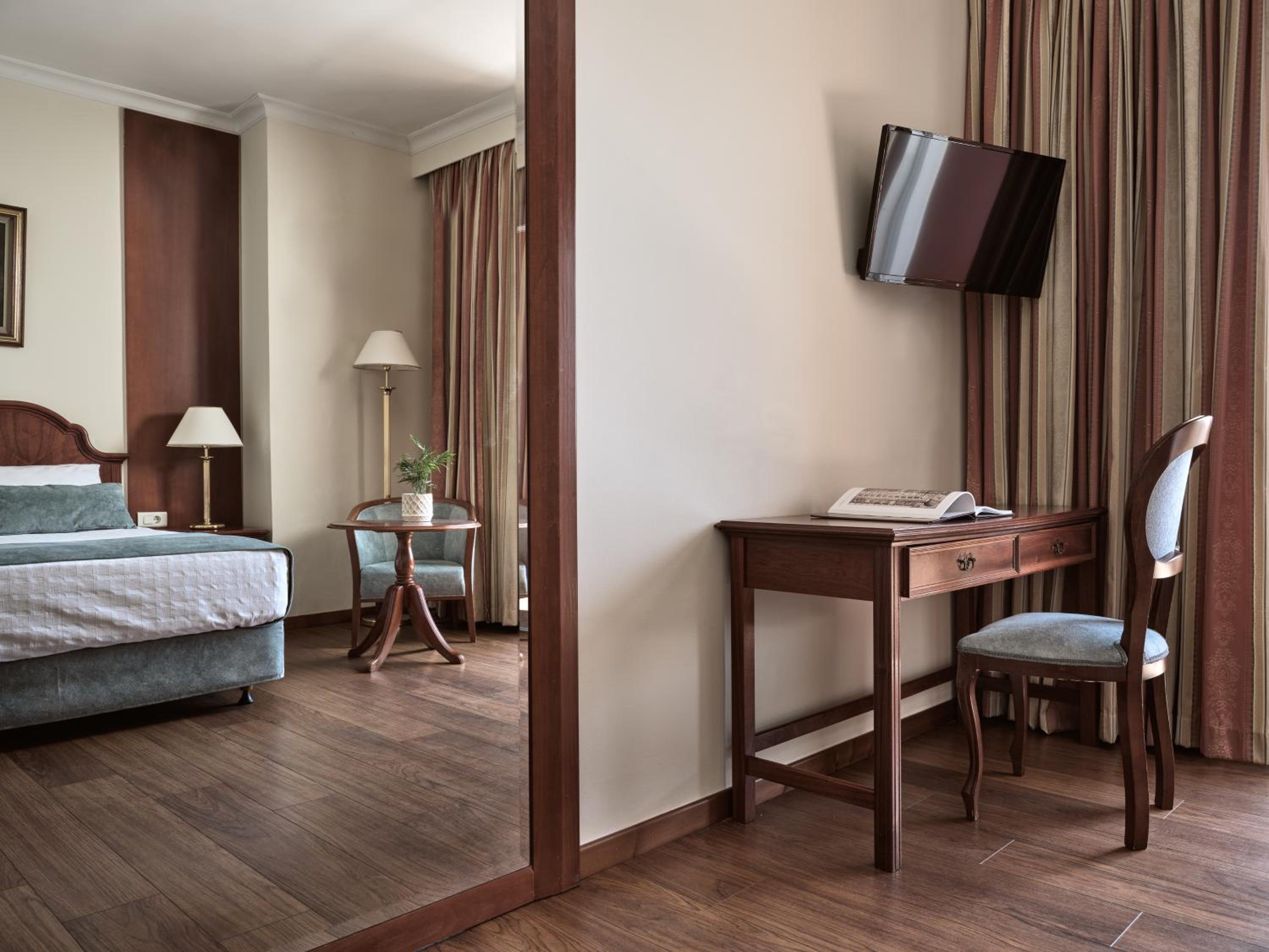  Superior double or twin with  balcony SeaView - Photo 6