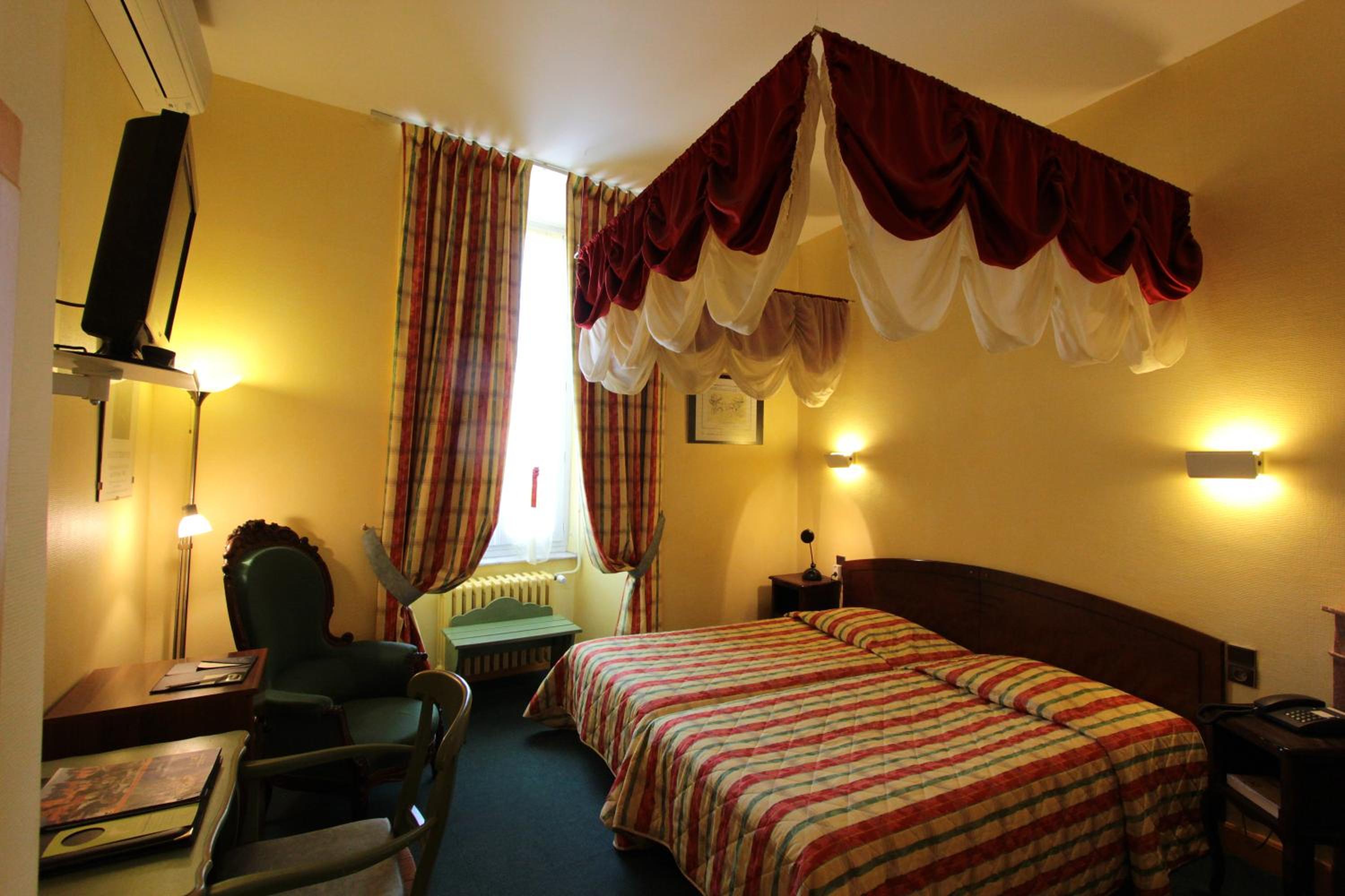 Twin Room - Photo 1