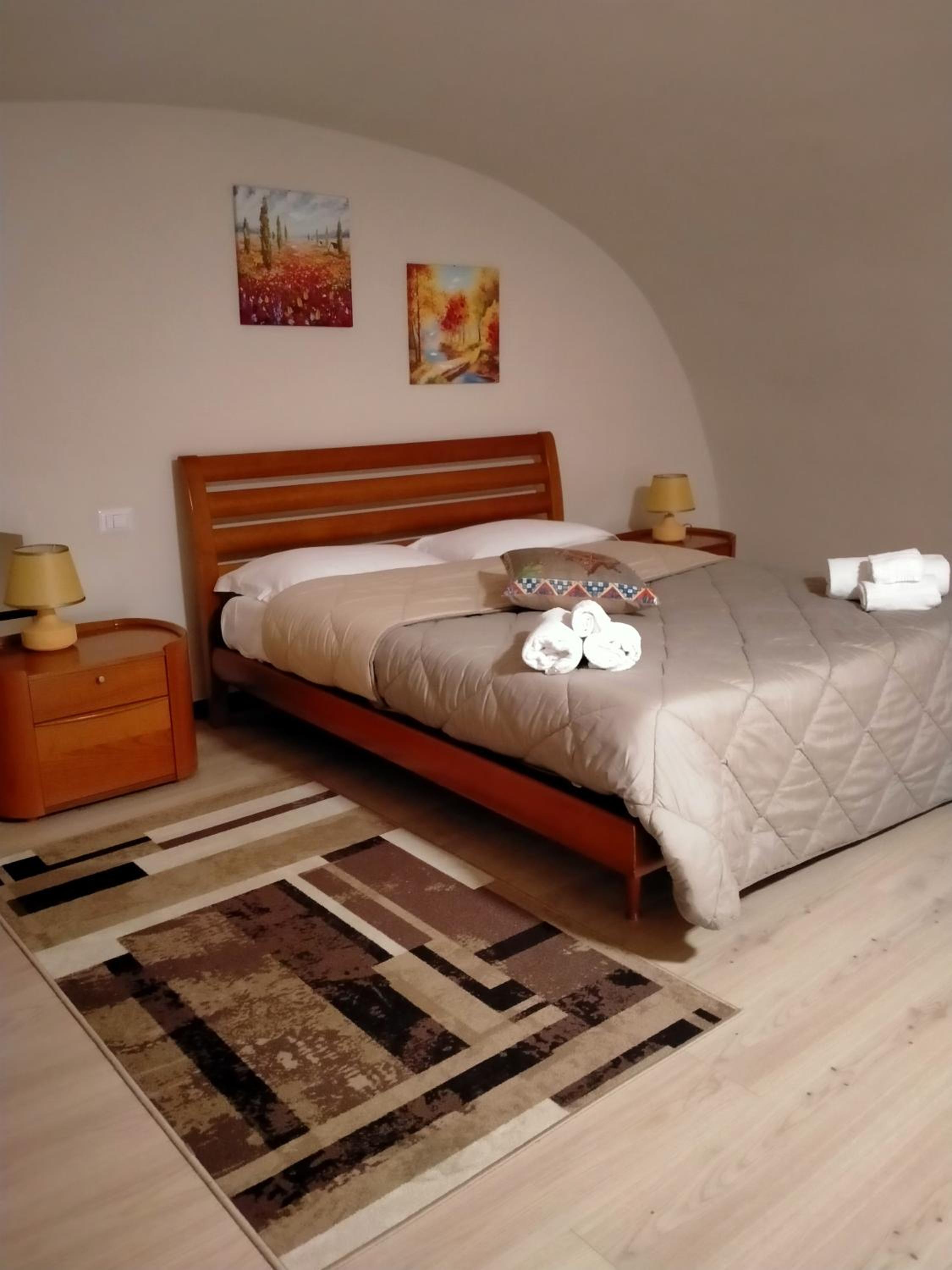 One-Bedroom Apartment photo 1