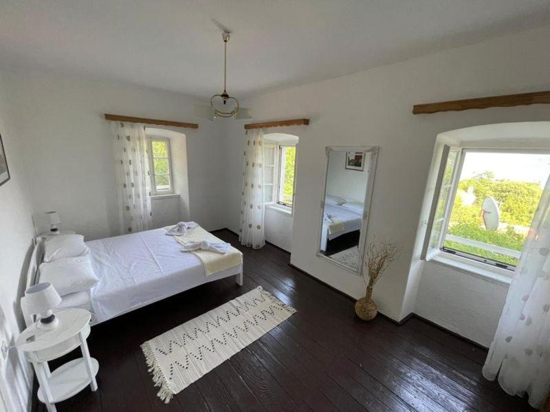 Villa photo 1
