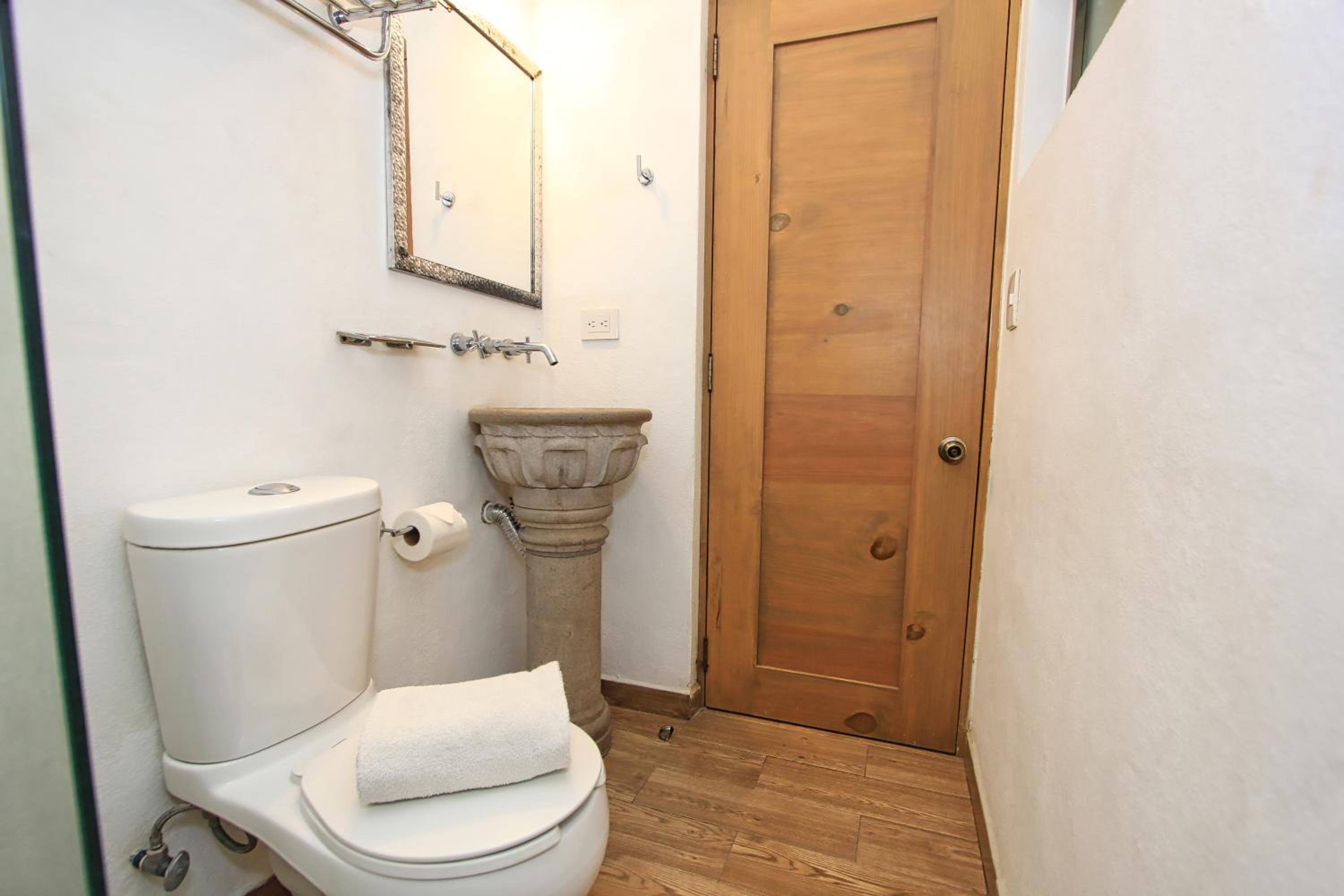 Deluxe Double Room - Photo 23