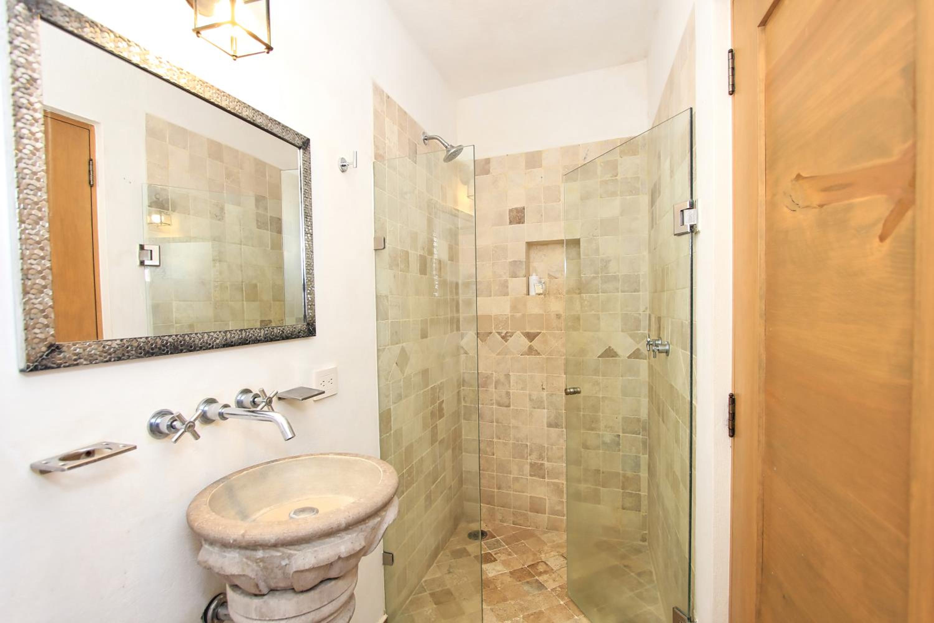 Standard Twin Room - Photo 2