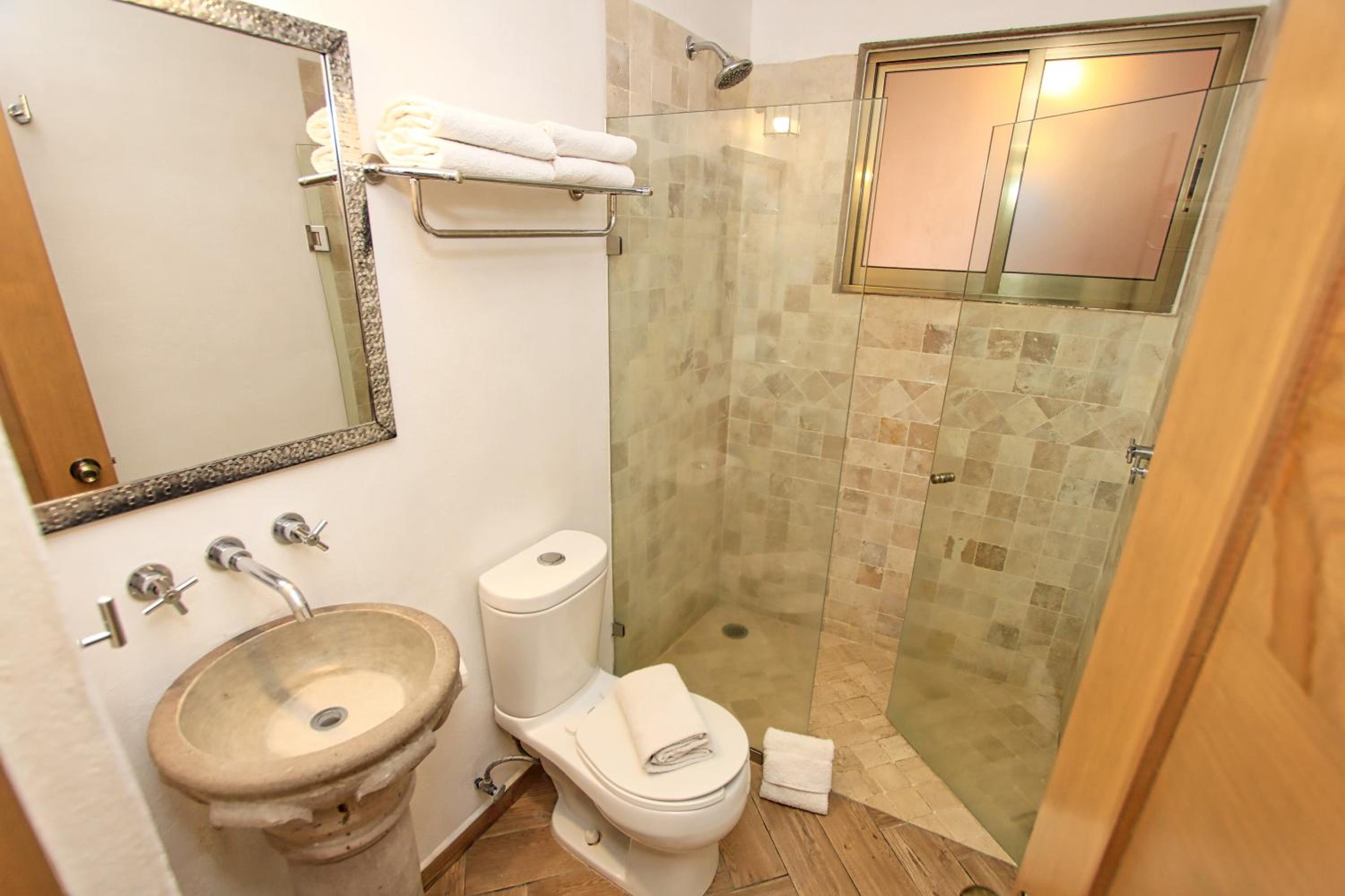 Standard Twin Room - Photo 9
