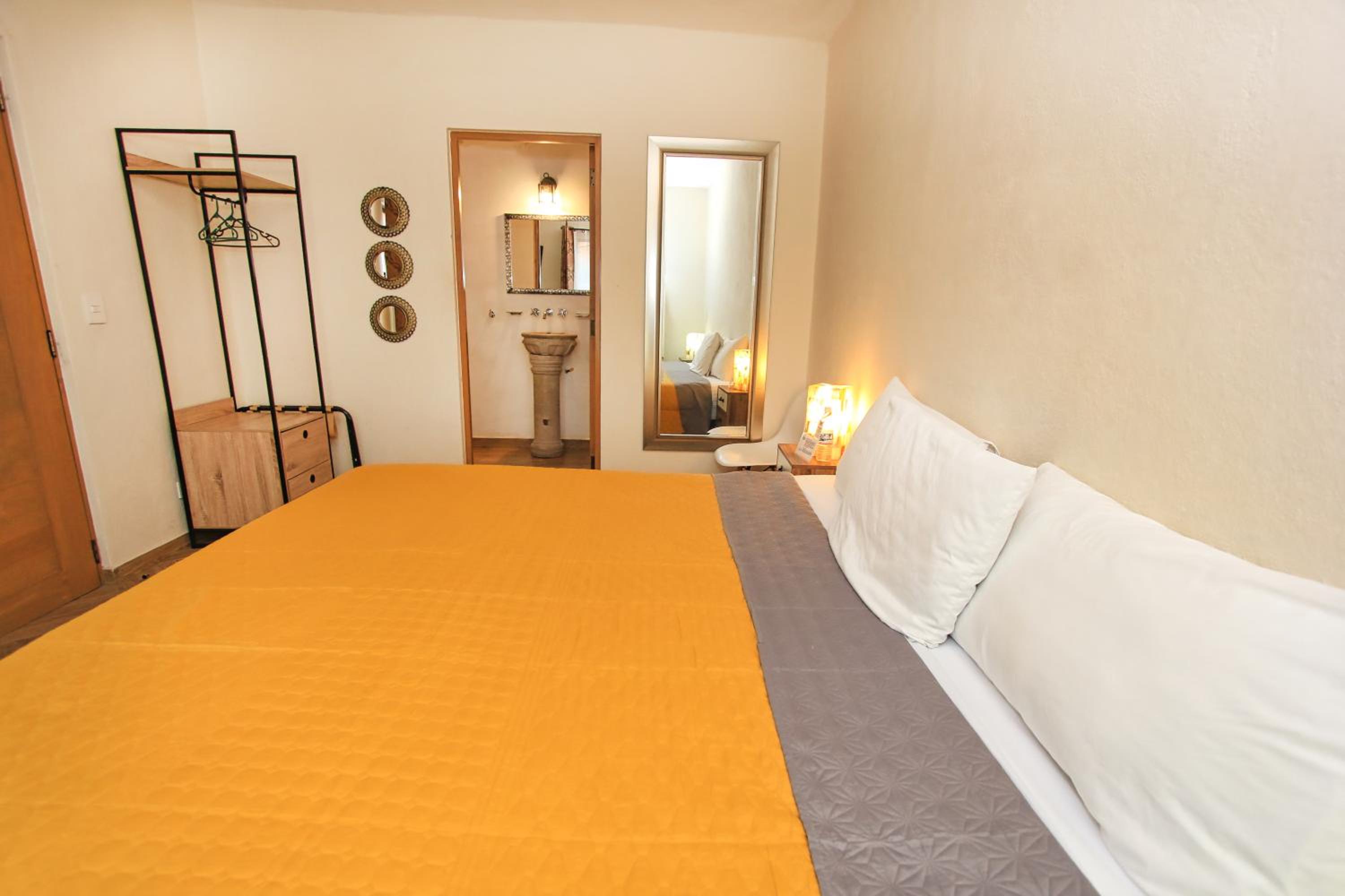 Deluxe Double Room - Photo 21