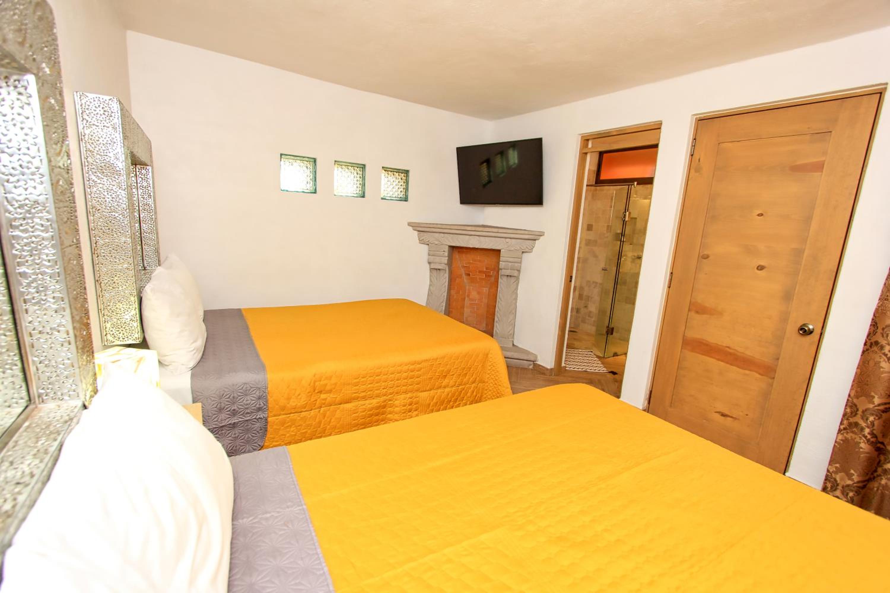 Standard Twin Room - Photo 1