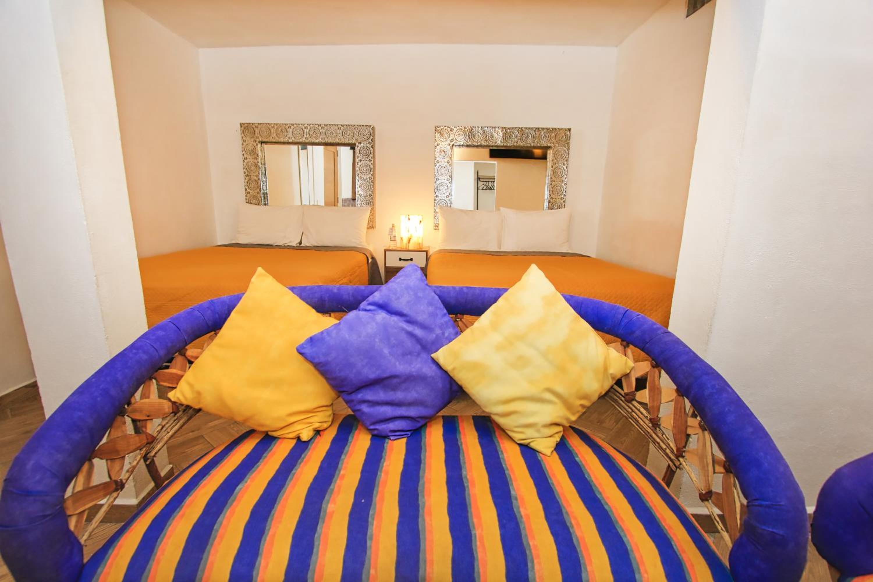 Standard Twin Room - Photo 10