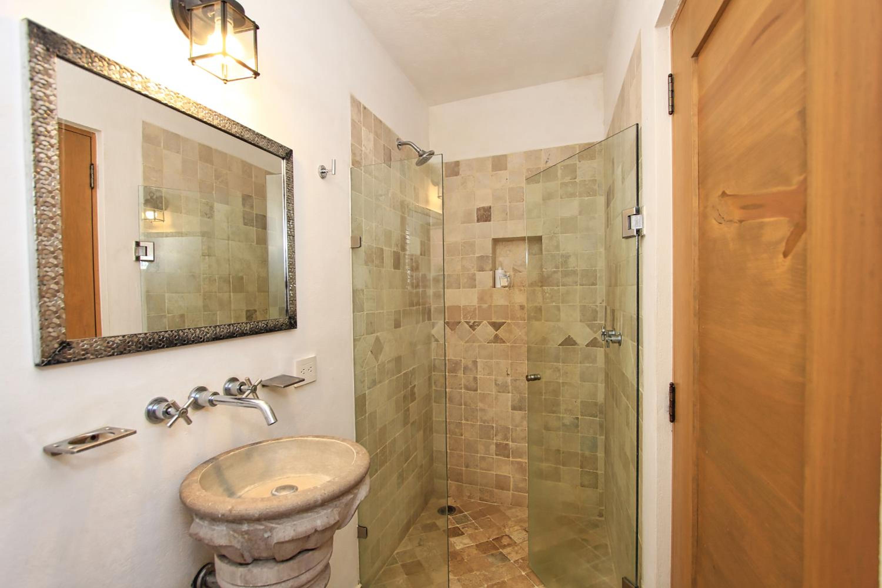 Standard Twin Room - Photo 7