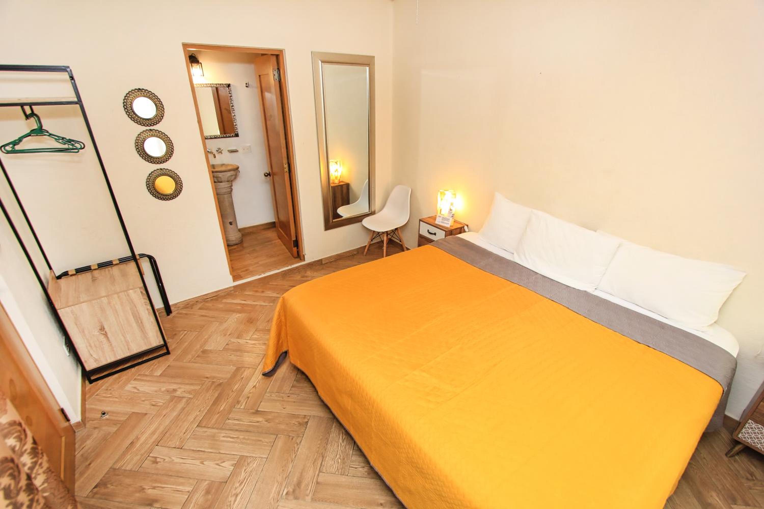 Deluxe Double Room - Photo 18