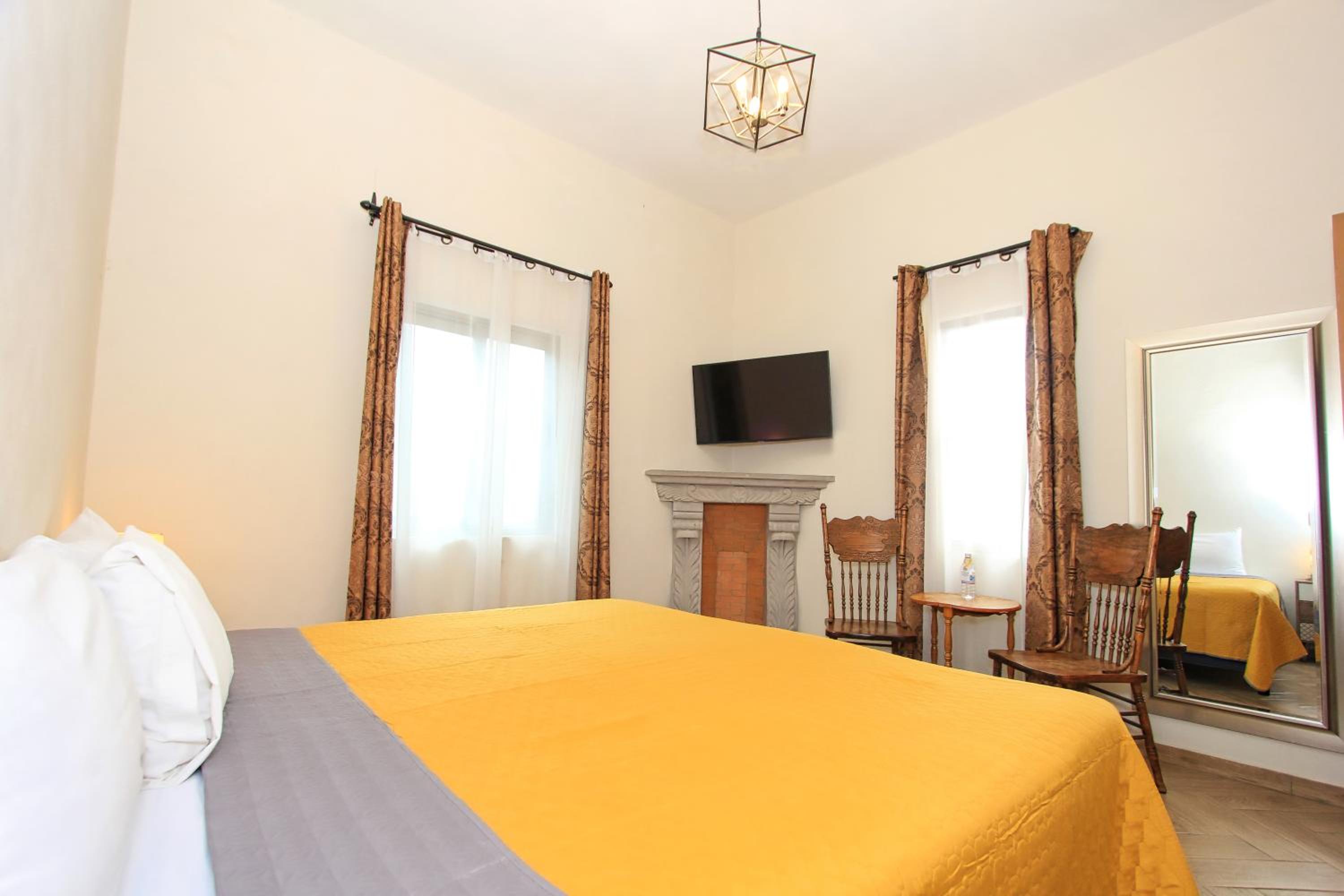 Deluxe Double Room - Photo 15