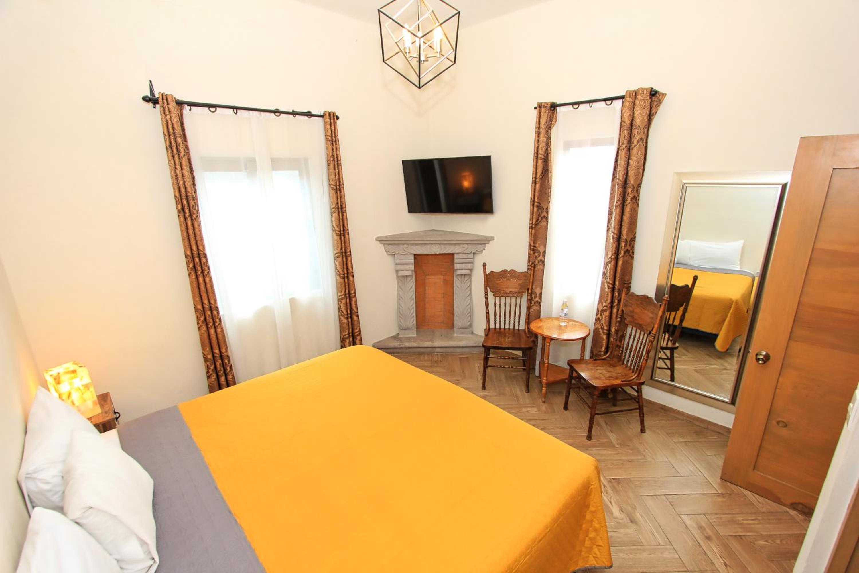 Deluxe Double Room - Photo 8