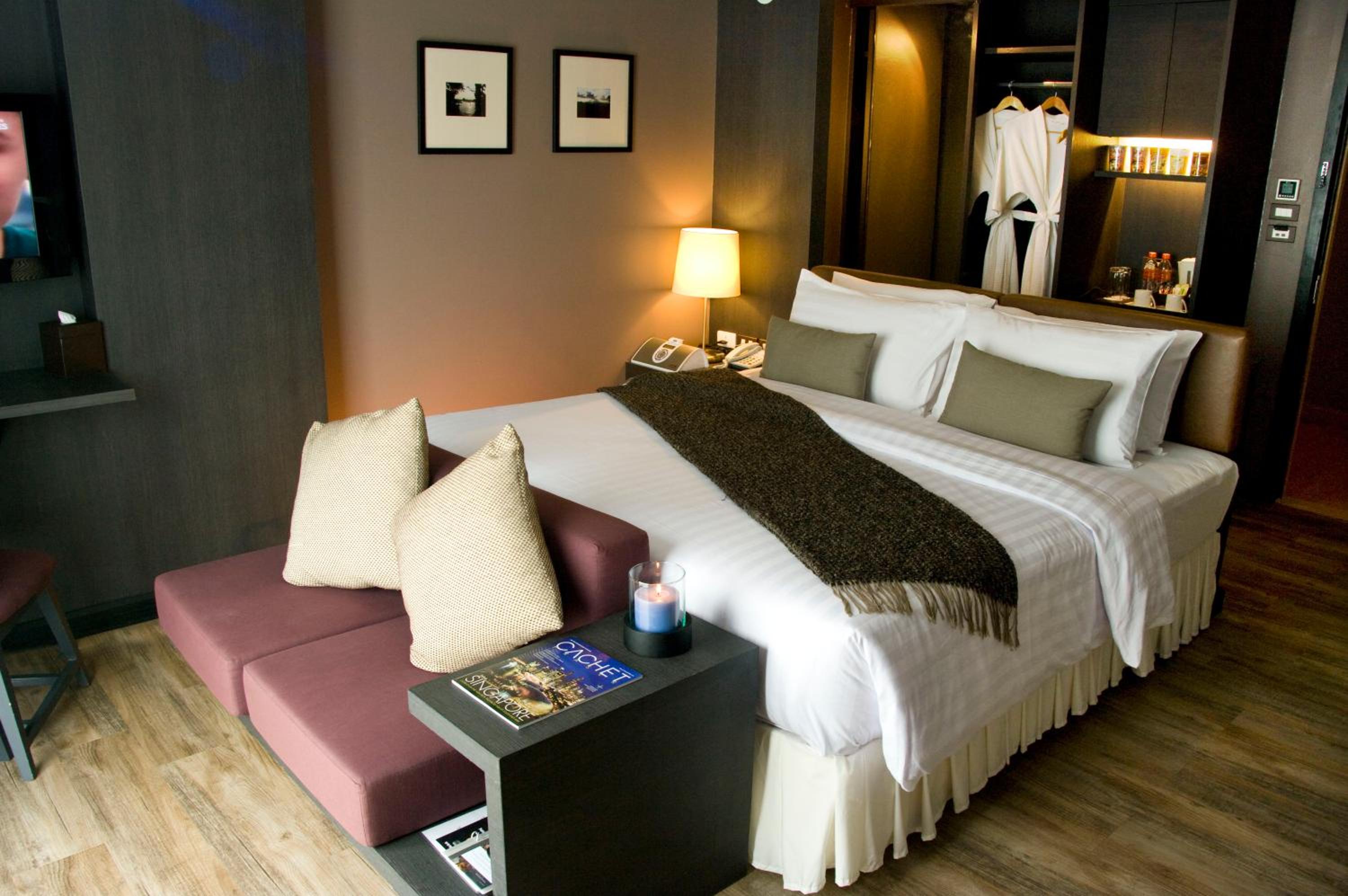 Deluxe King Room - Photo 3