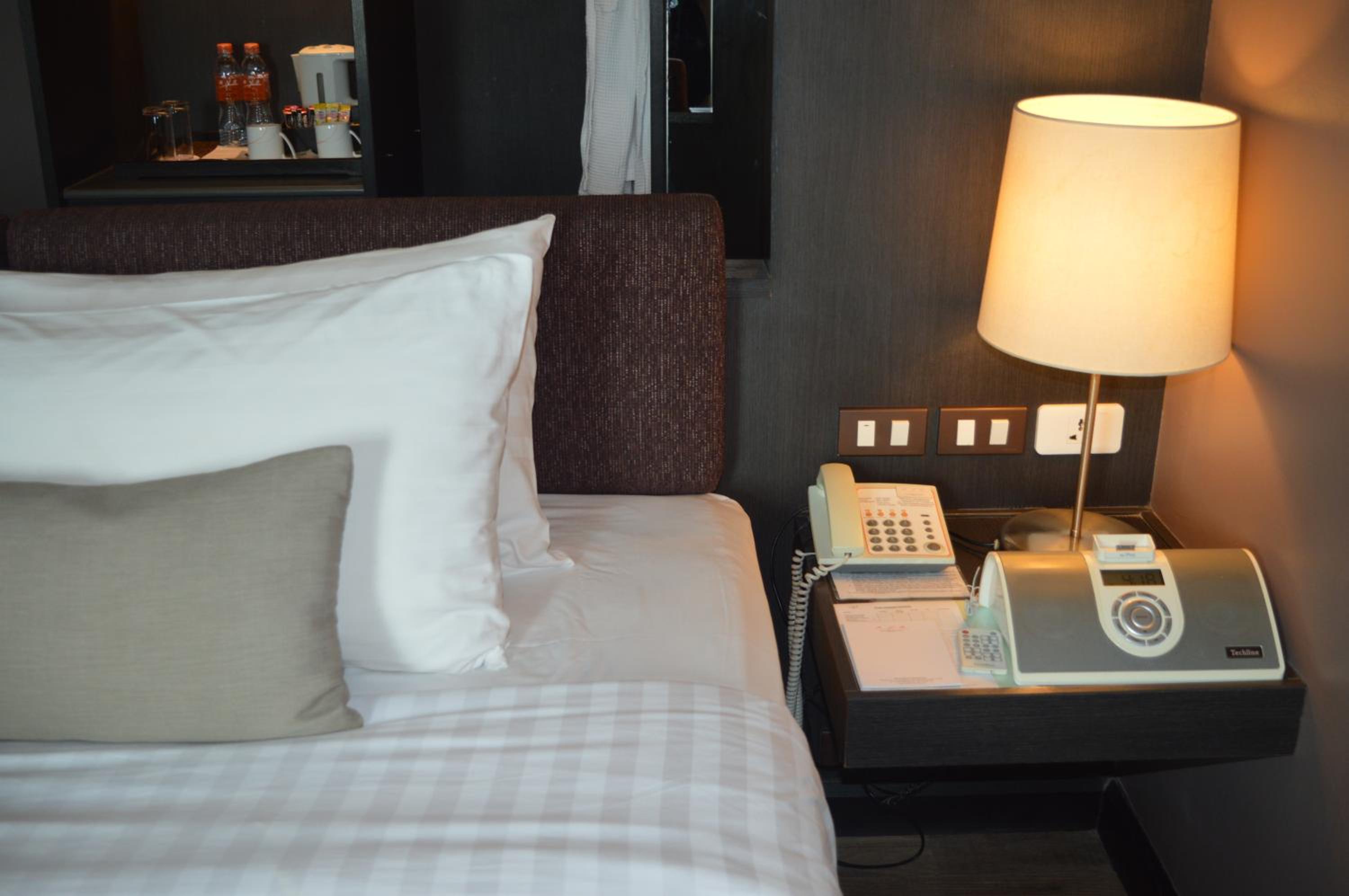 Deluxe King Room - Photo 4