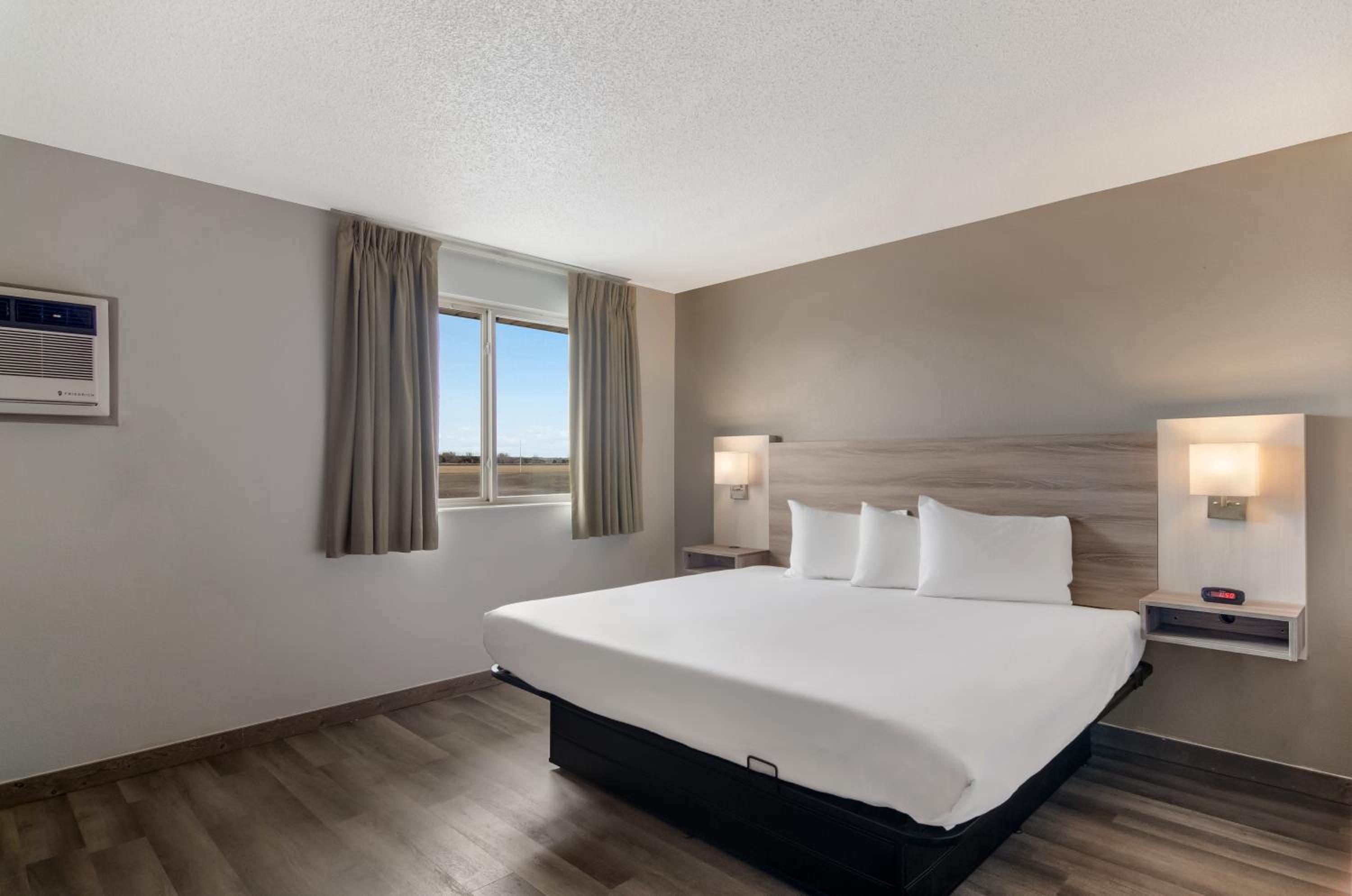 Standard King Room - Photo 3