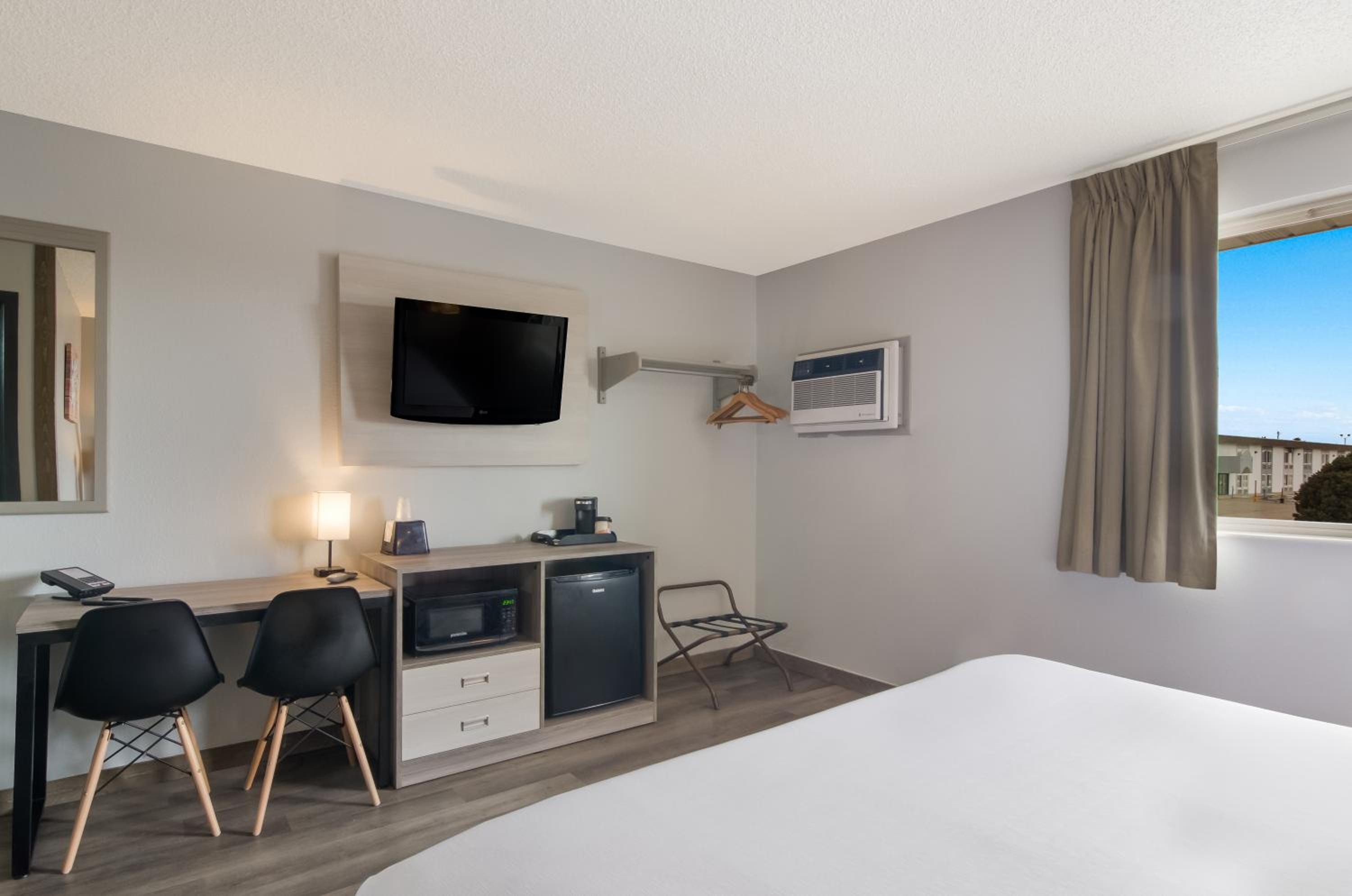 Standard King Room - Photo 2
