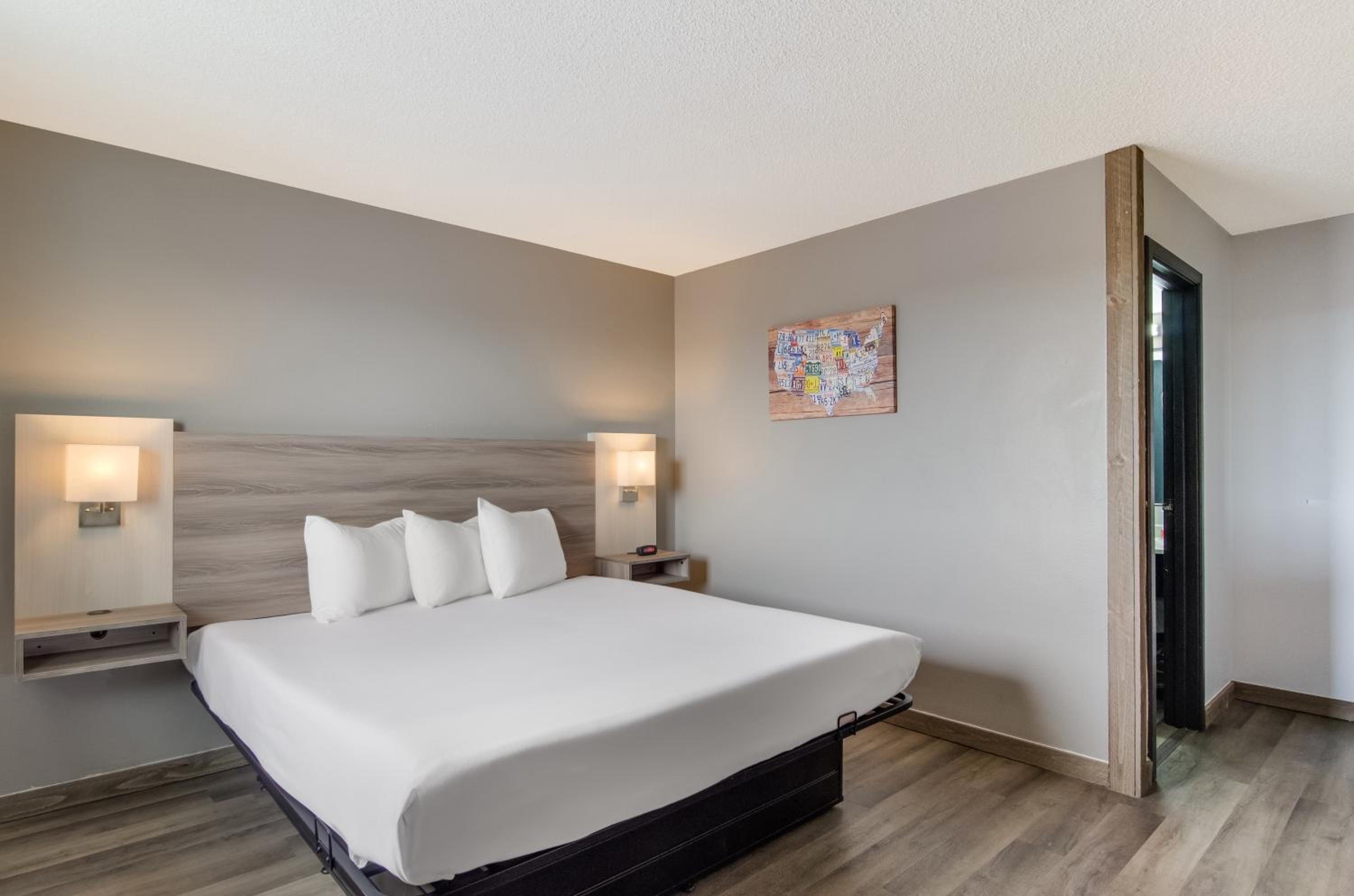 Standard King Room - Photo 5