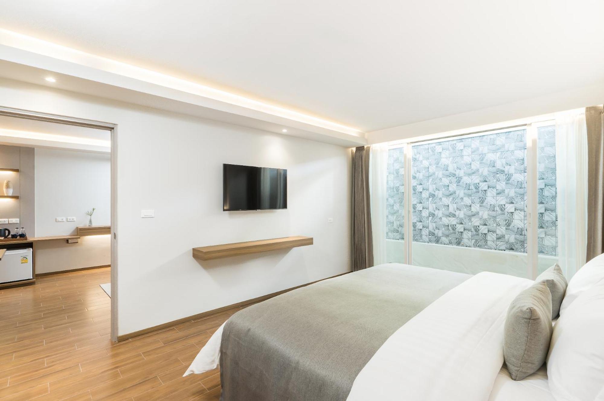 Suite - Photo 9