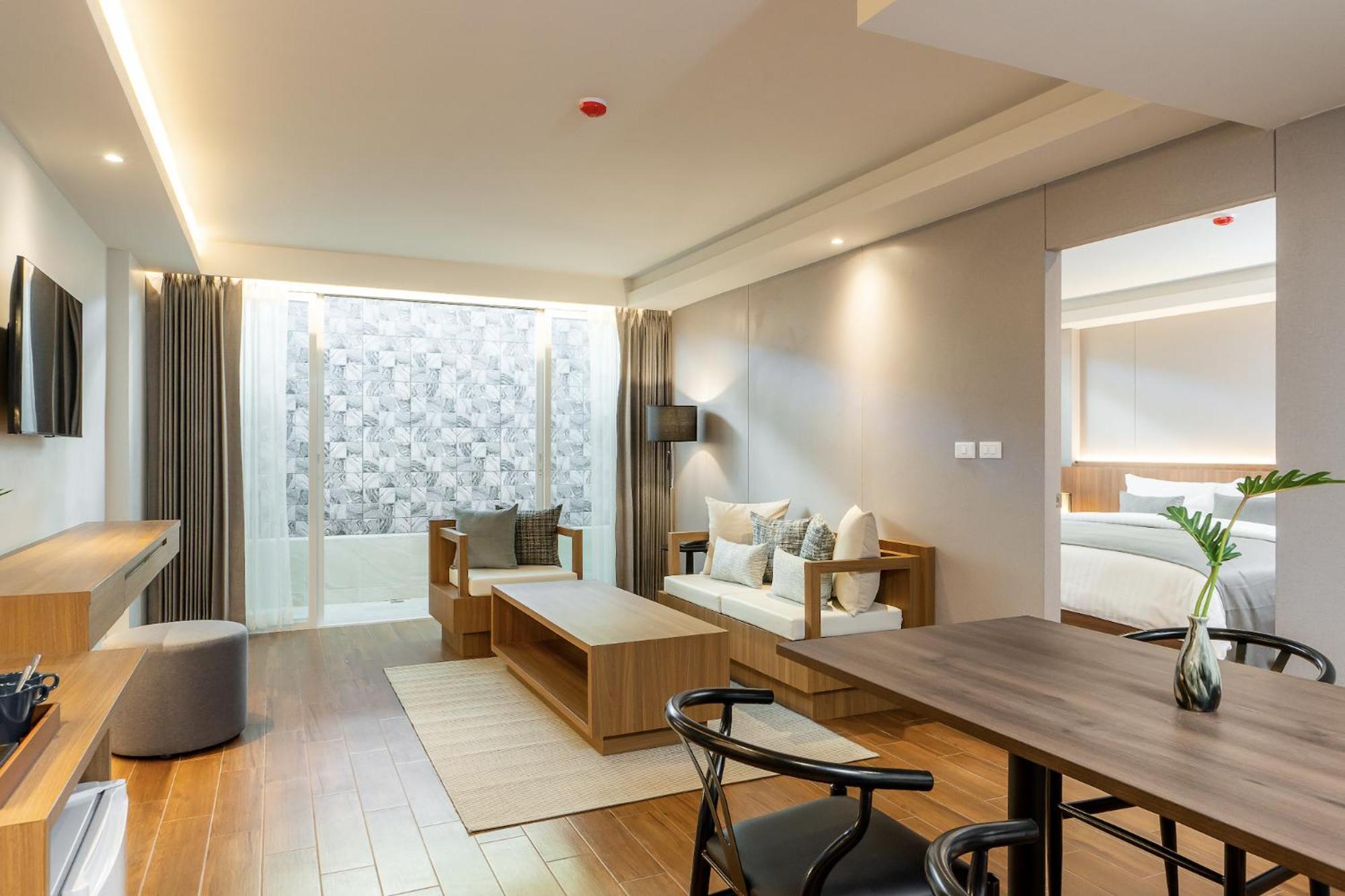 Suite - Photo 7