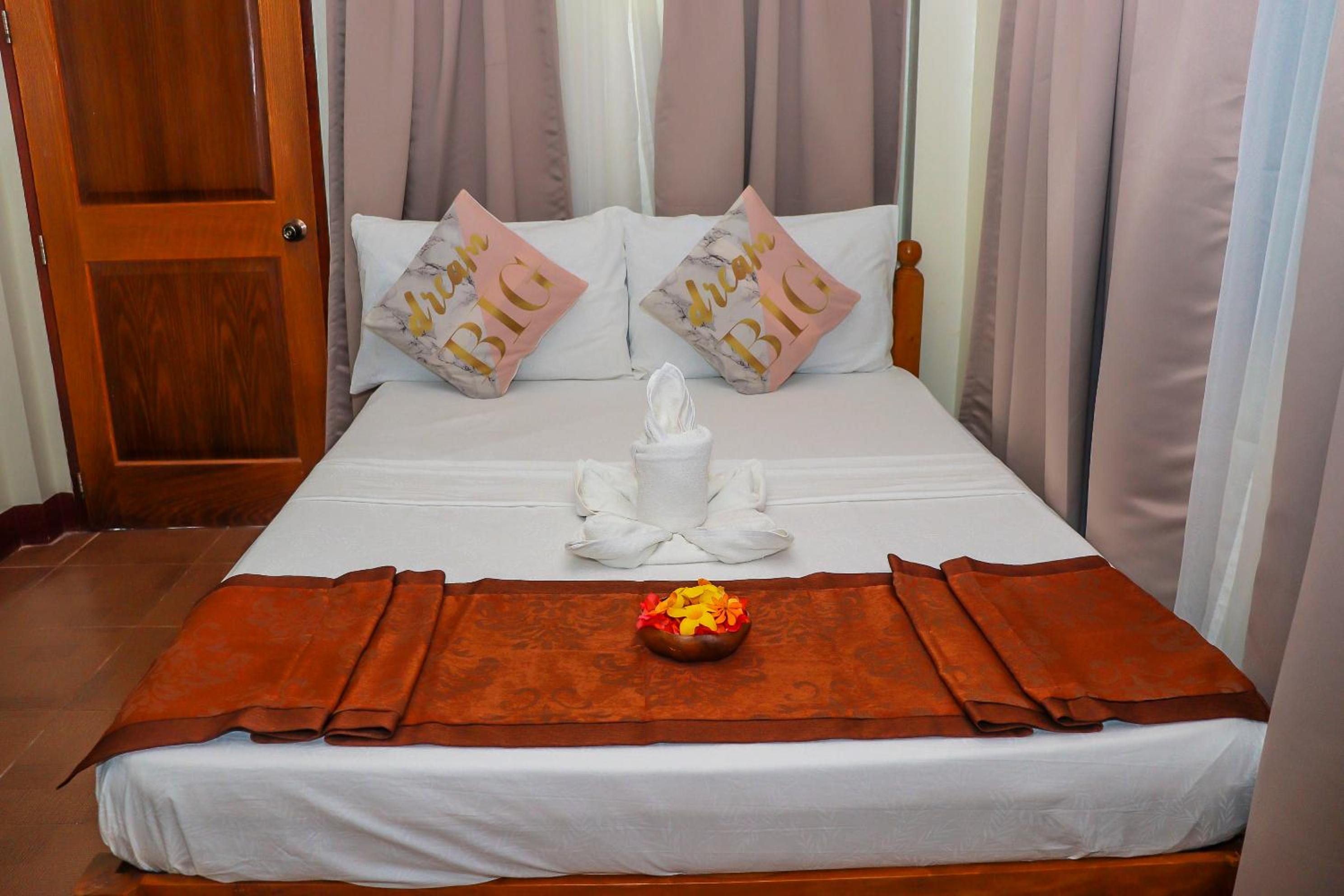 Budget Double Room - Photo 1