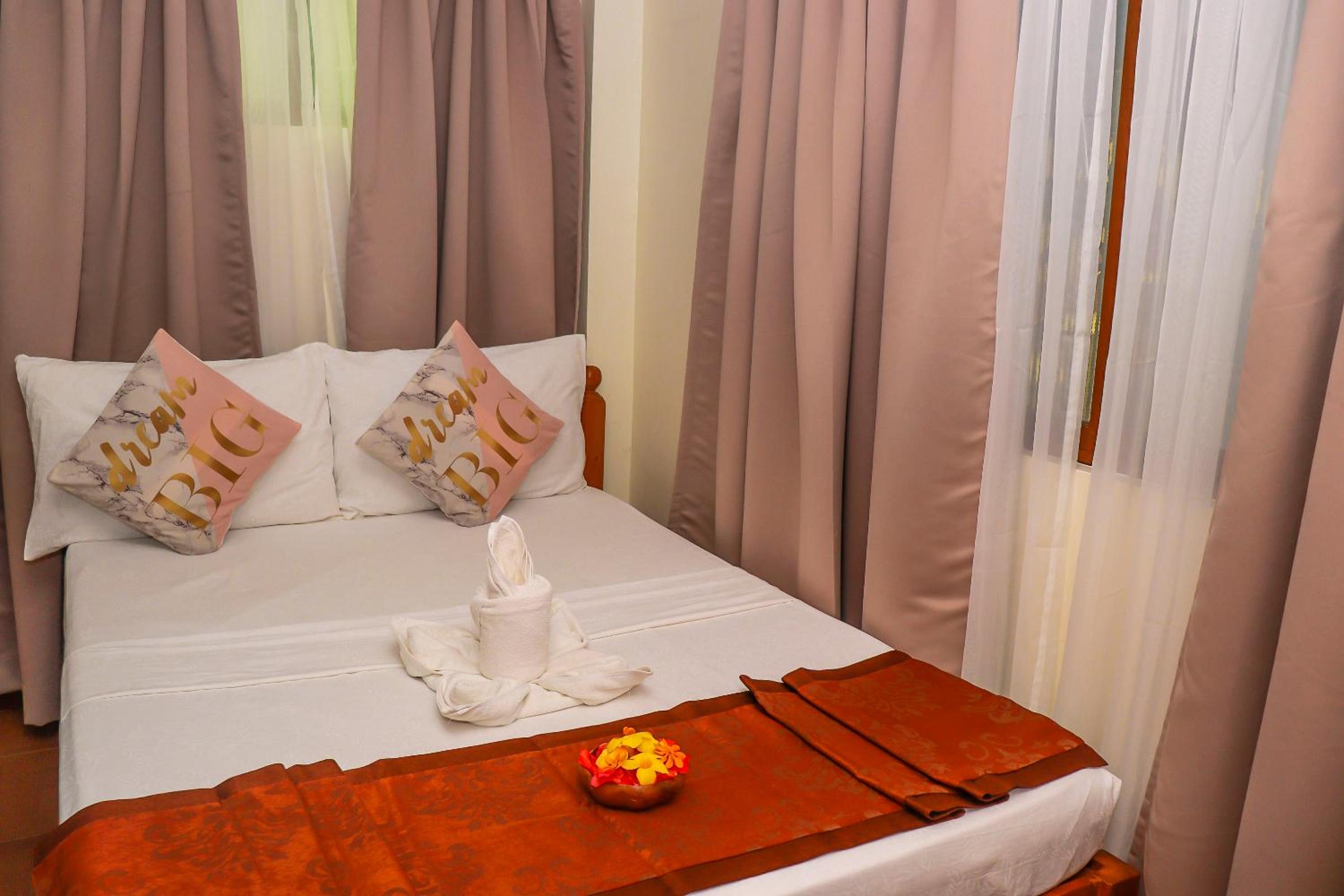 Budget Double Room - Photo 5