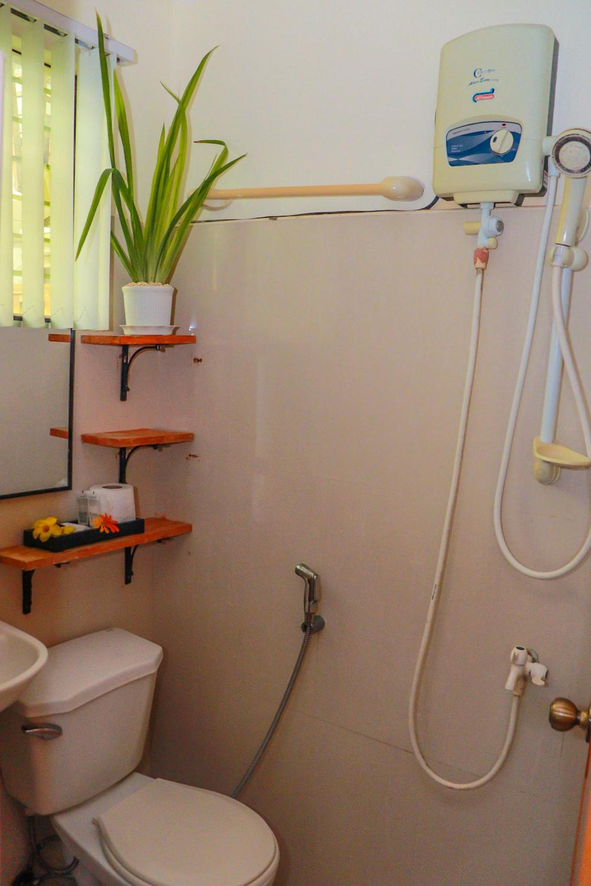 Budget Double Room - Photo 6