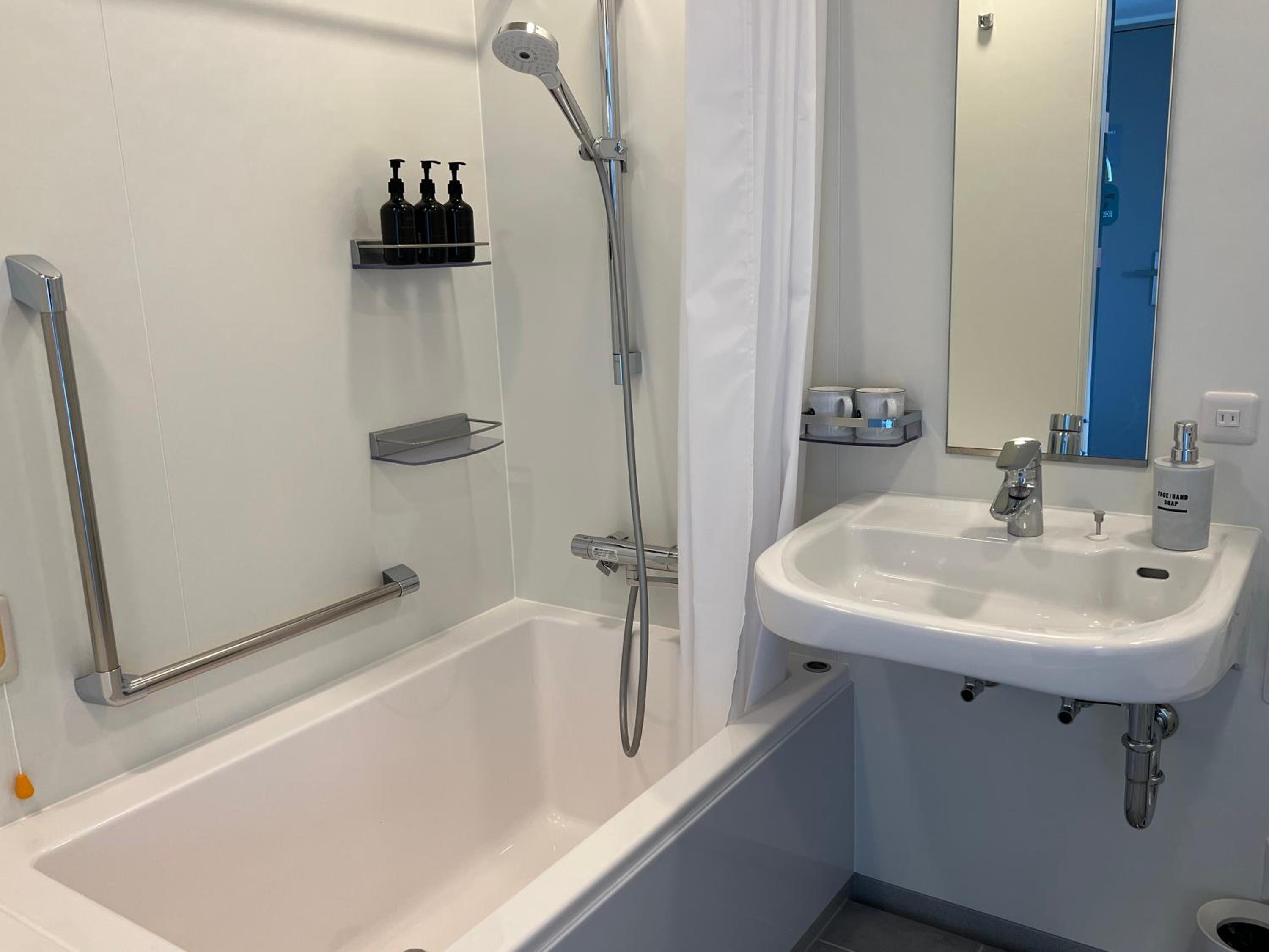 Superior Twin Room with Sea View - Photo 4