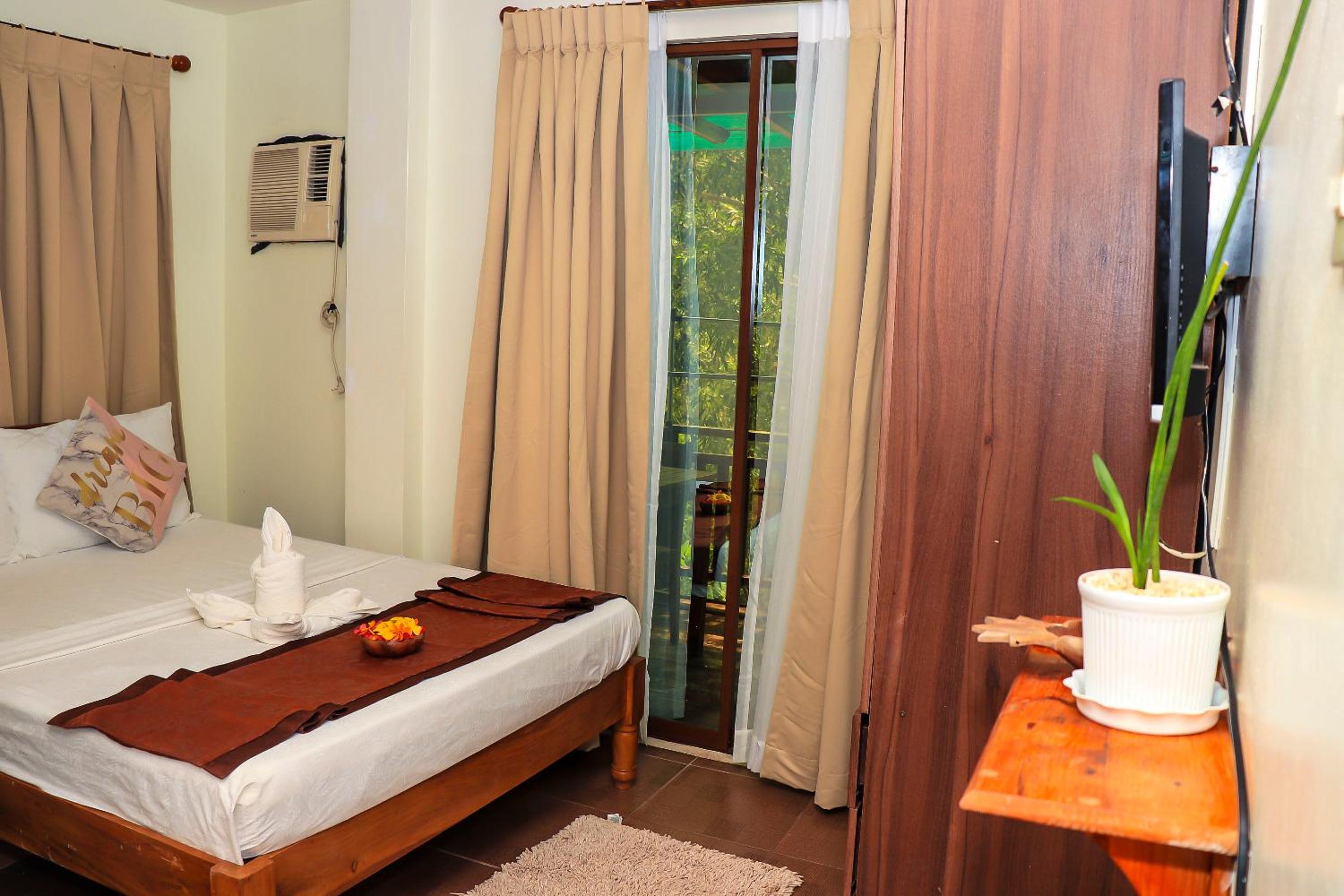 Budget Double Room - Photo 1