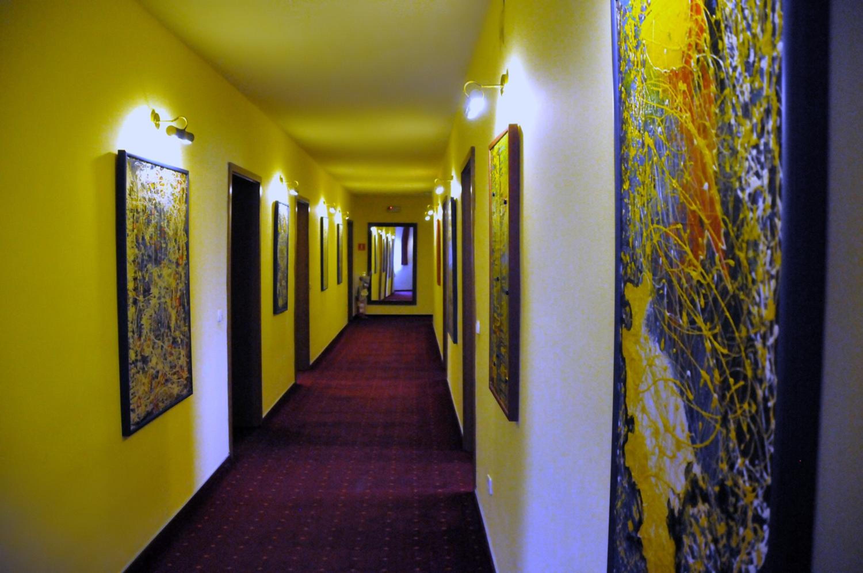 Twin Room - Photo 10