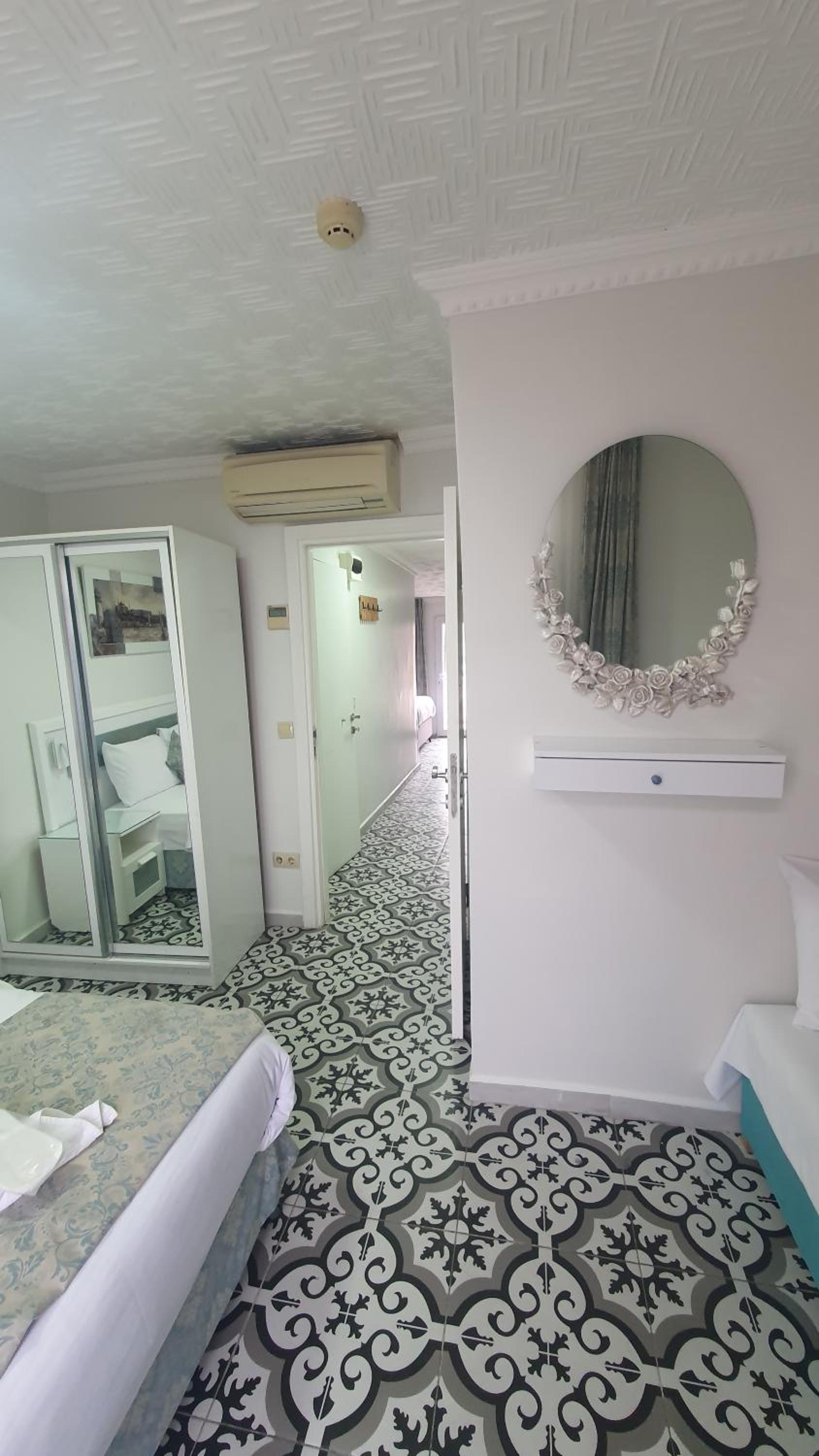 Comfort Suite photo 2
