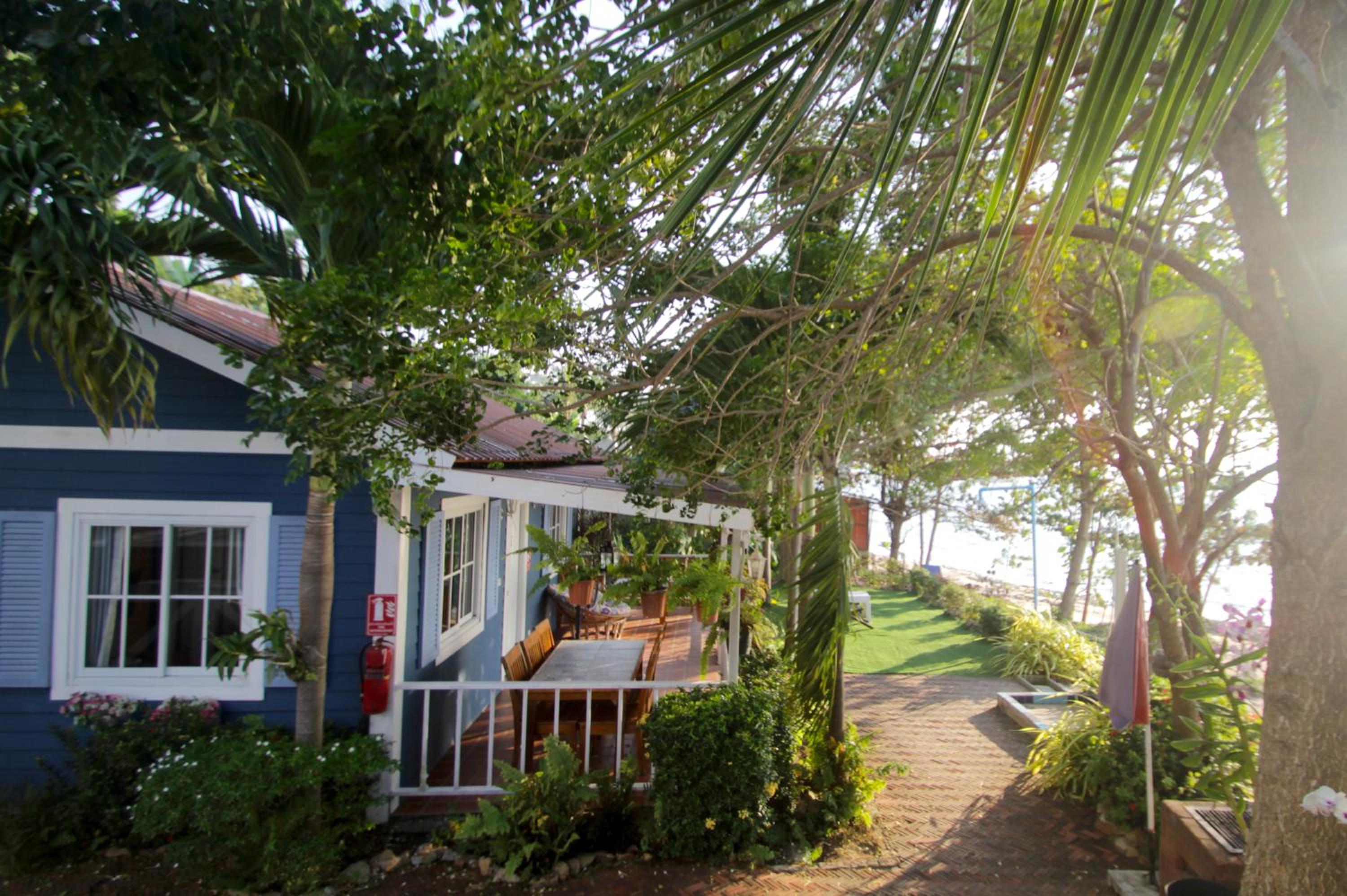 Deluxe Suite with Sea View - Photo 12