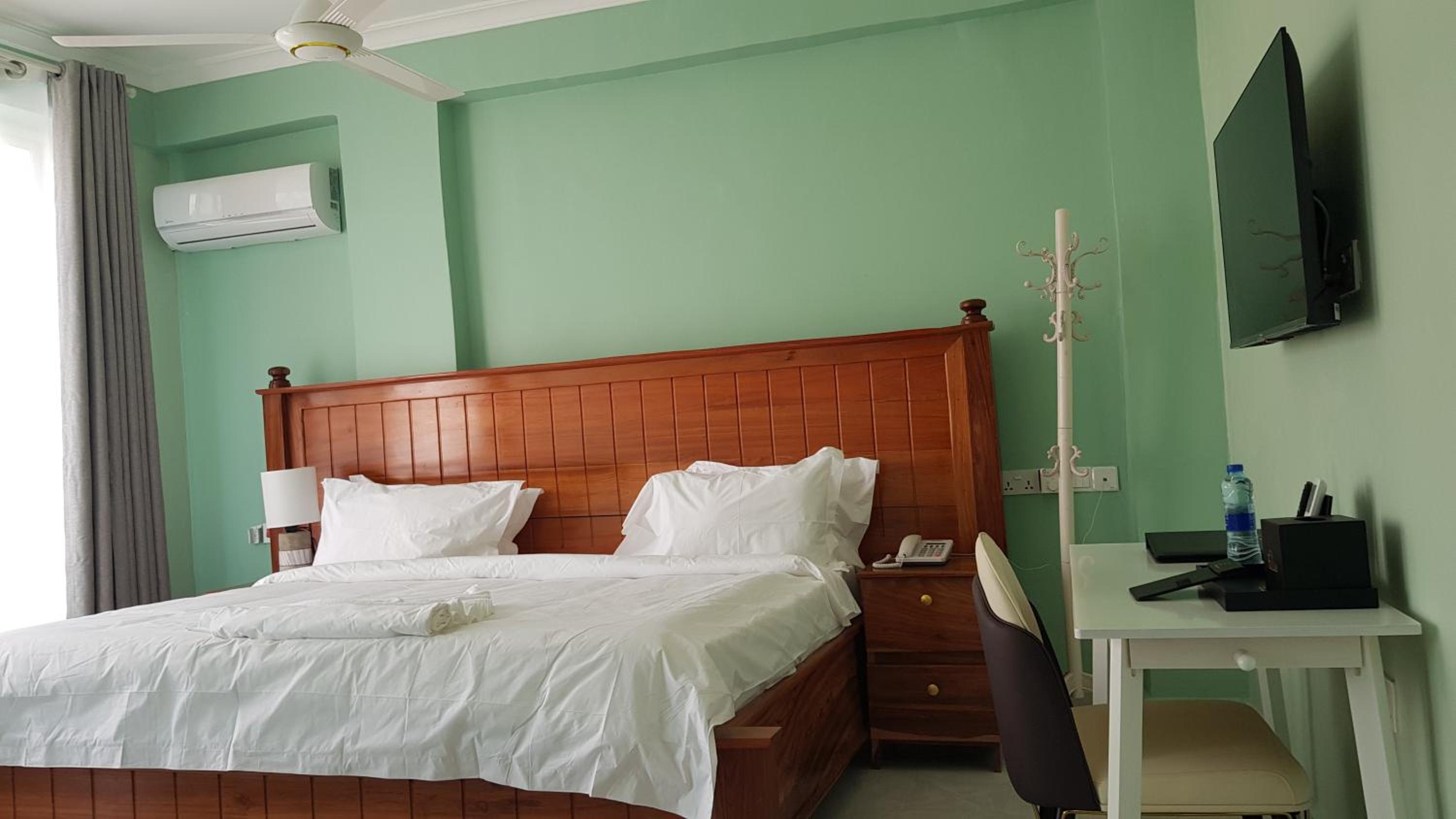 Suite - Photo 9