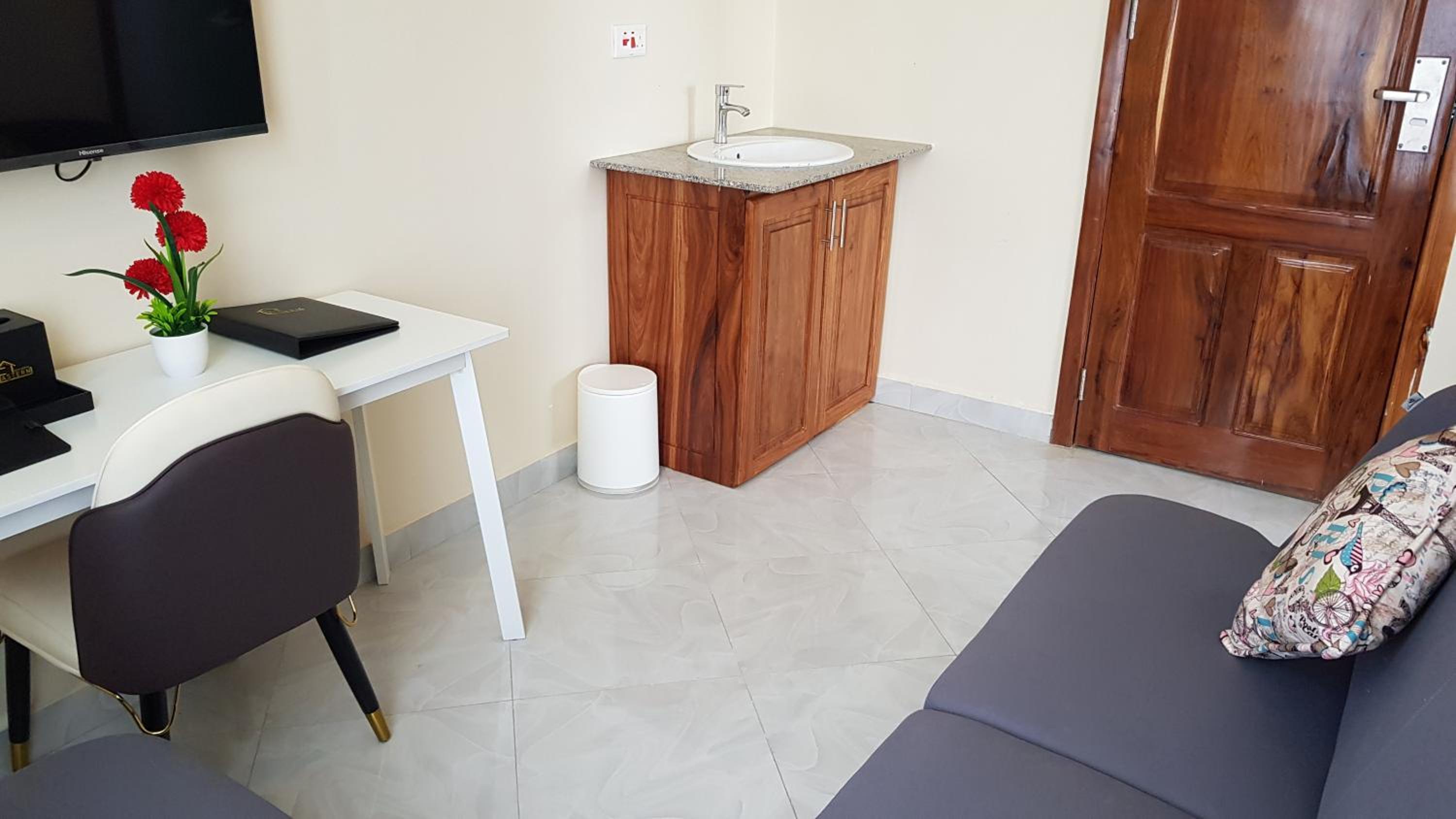 Suite - Photo 8
