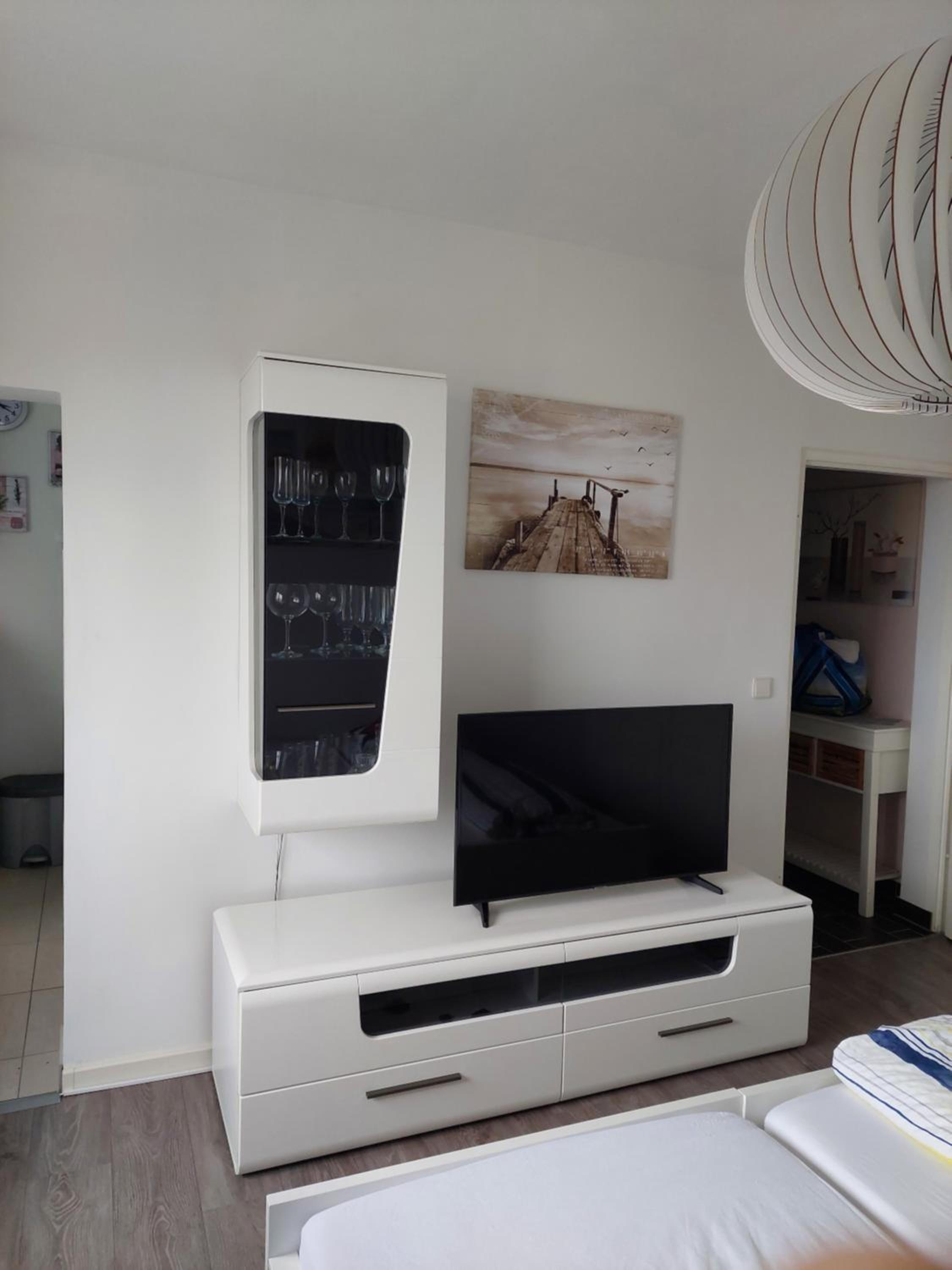 One-Bedroom Apartment - Photo 1