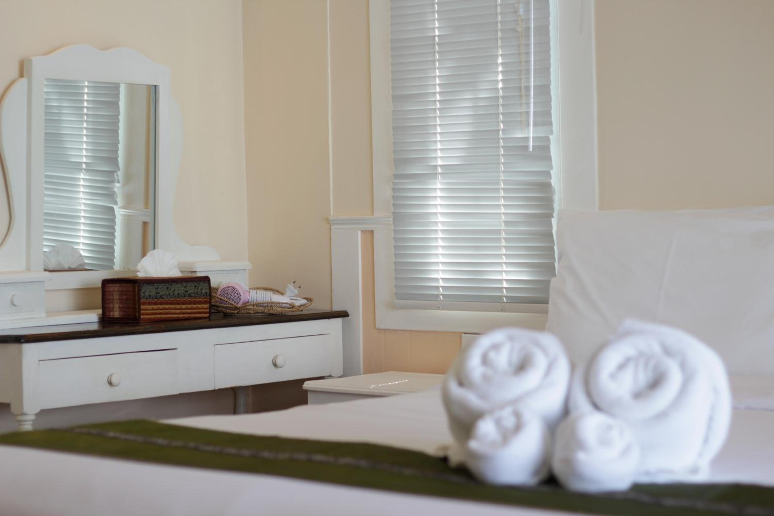 Double Room with Pool View - Photo 1
