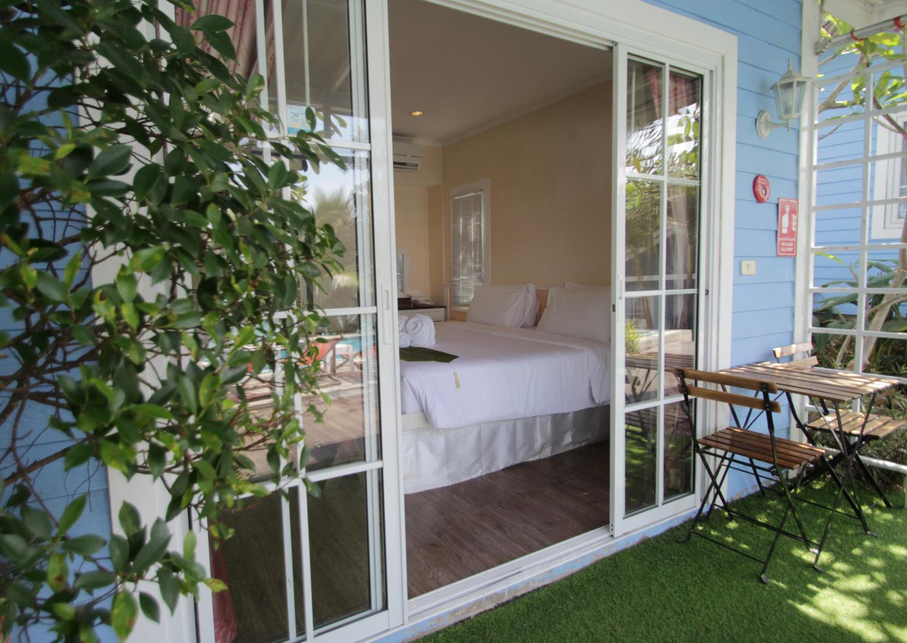 Double Room with Pool View - Photo 27