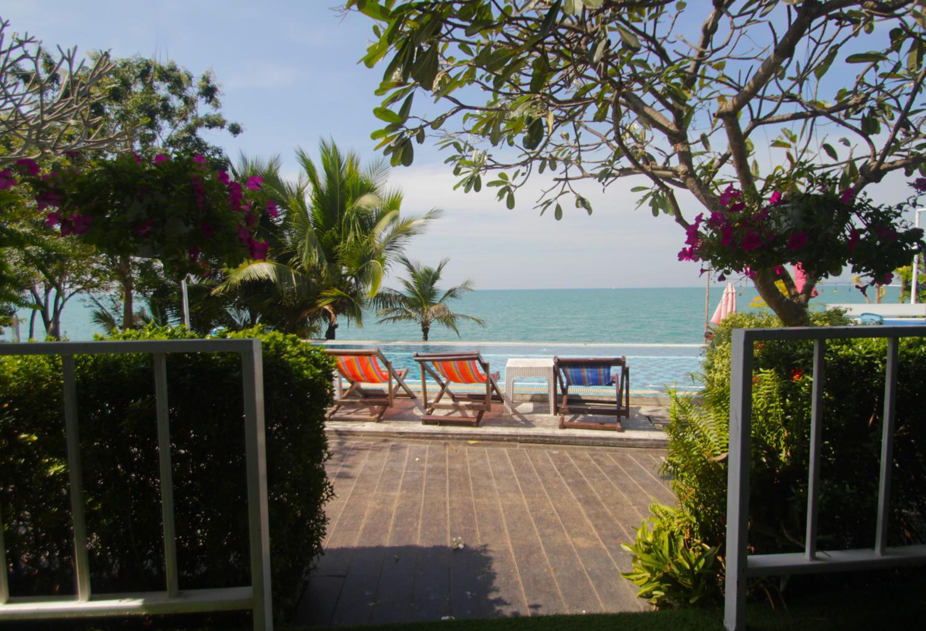 Double Room with Pool View - Photo 22